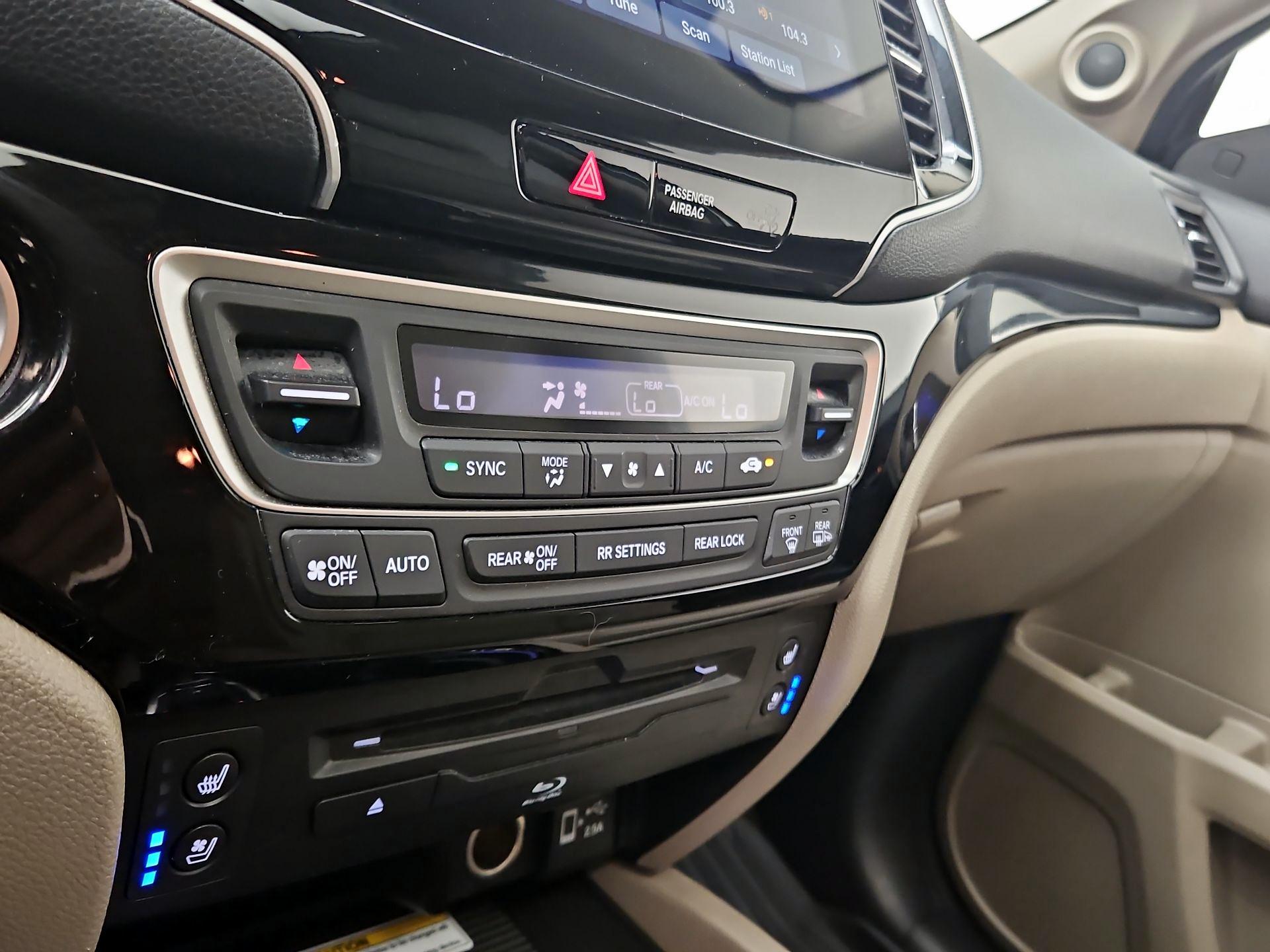 Thumbnail: 2019 Honda Pilot - 17