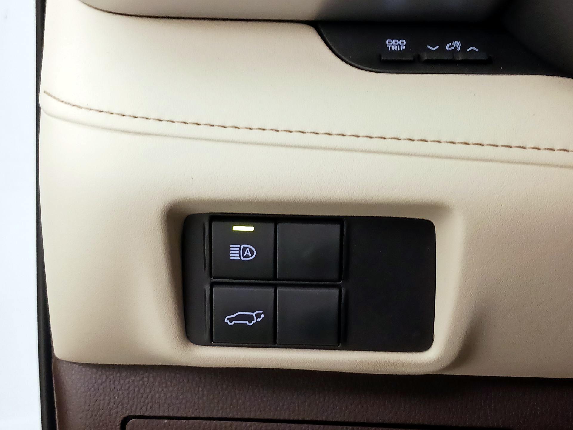Thumbnail: 2022 Toyota Highlander - 13