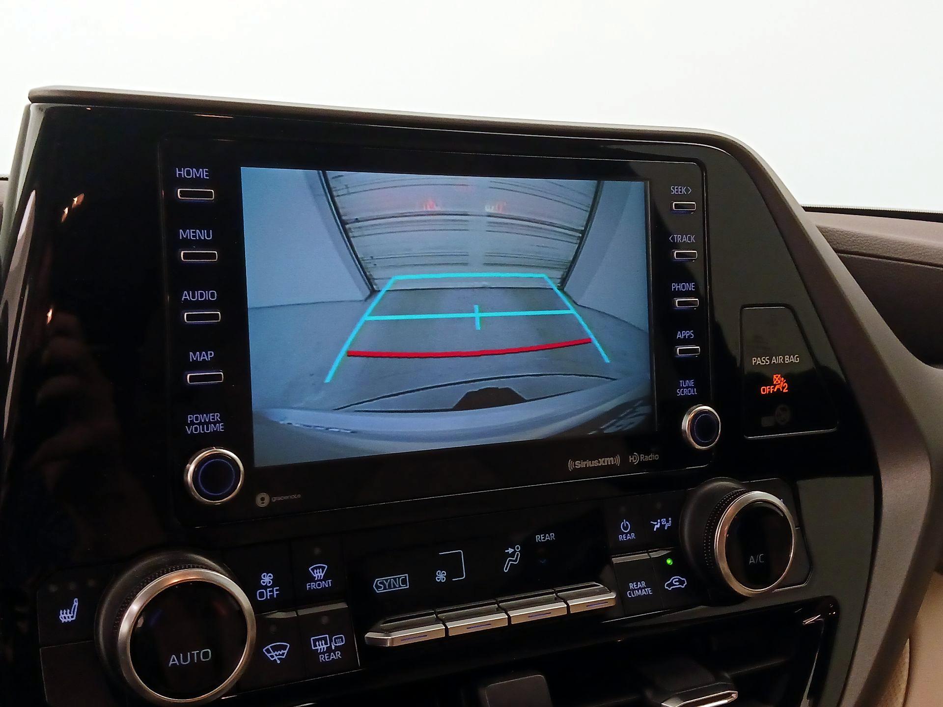 Thumbnail: 2022 Toyota Highlander - 15