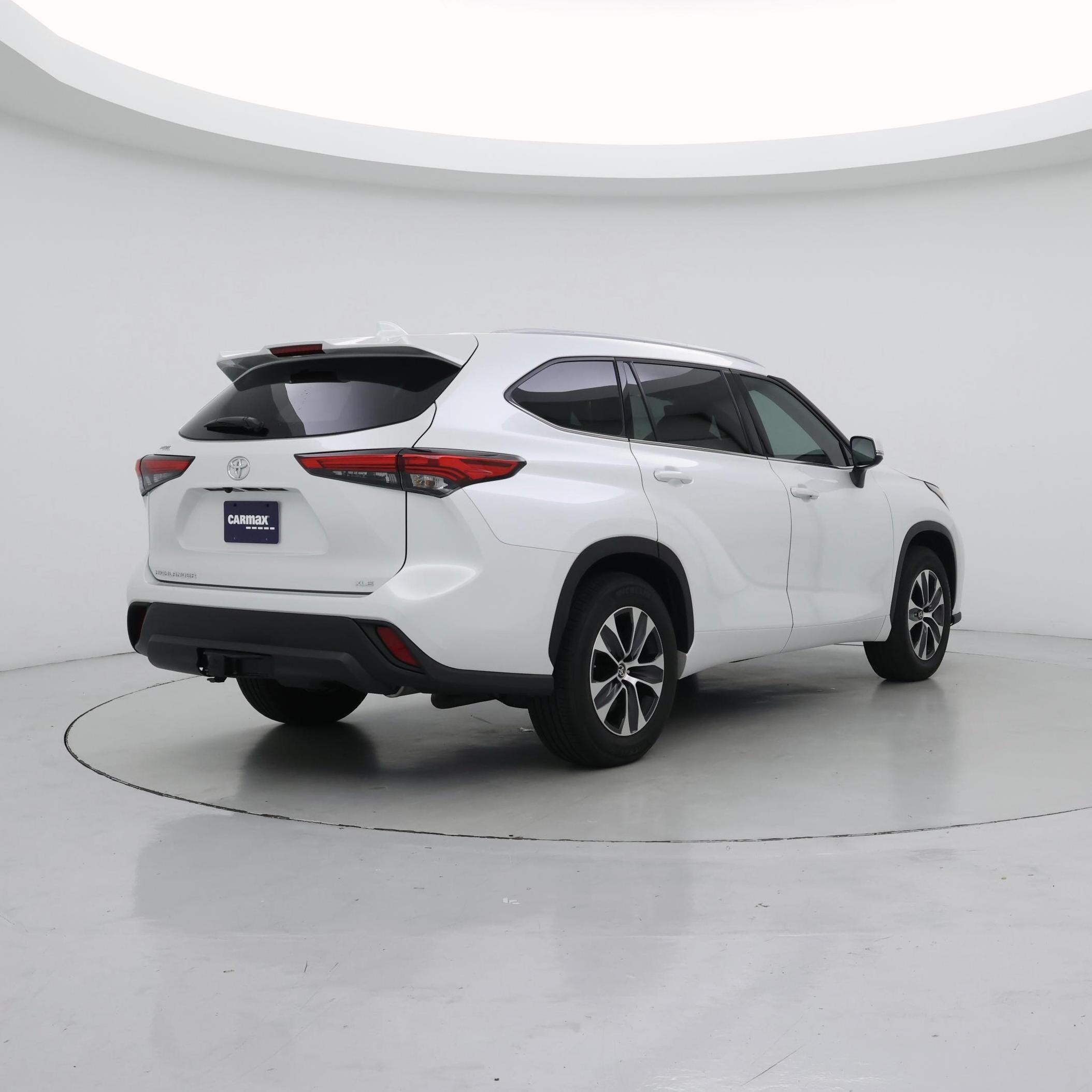 Thumbnail: 2022 Toyota Highlander - 8