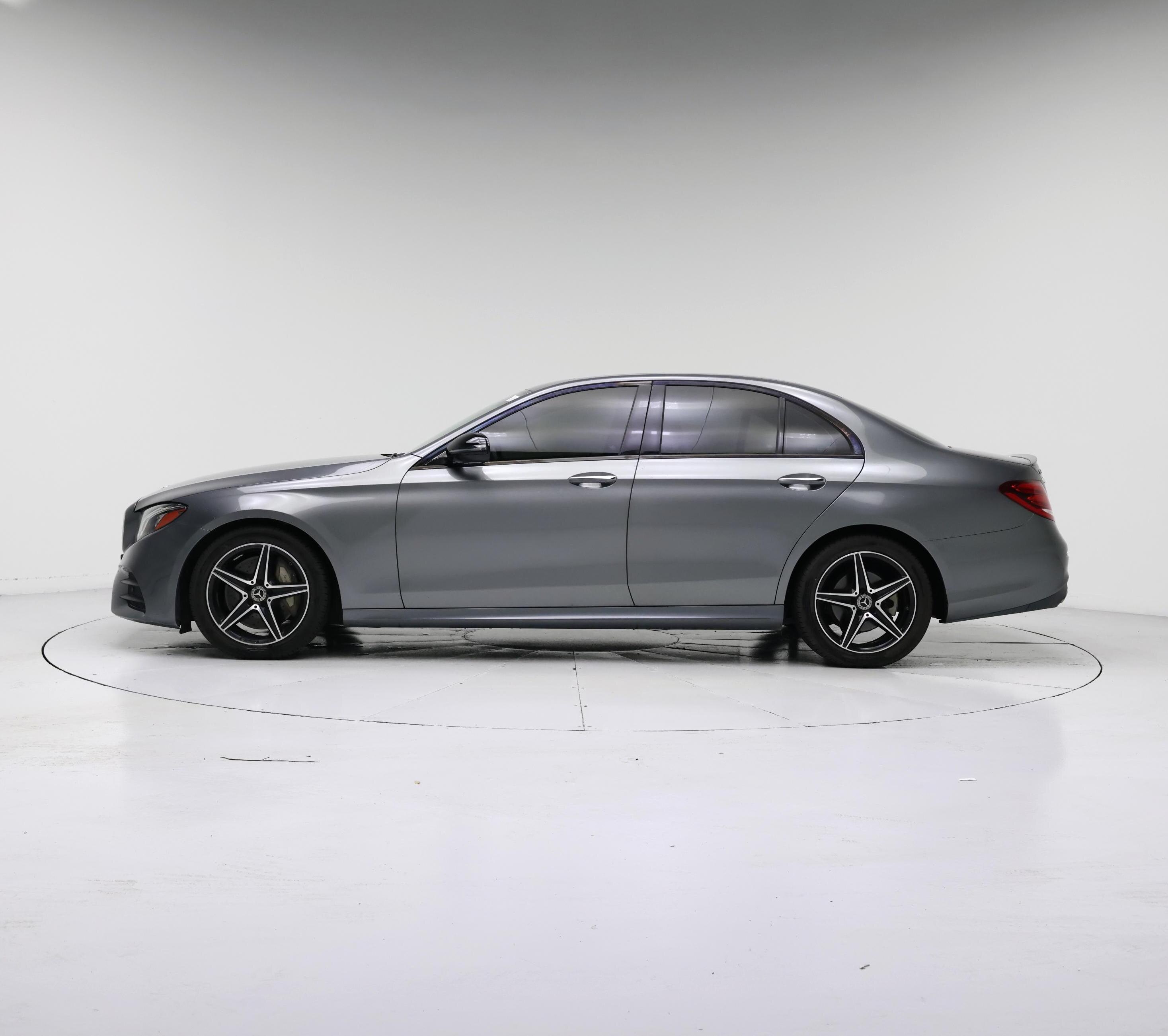 Thumbnail: 2019 Mercedes-Benz E-Class - 3