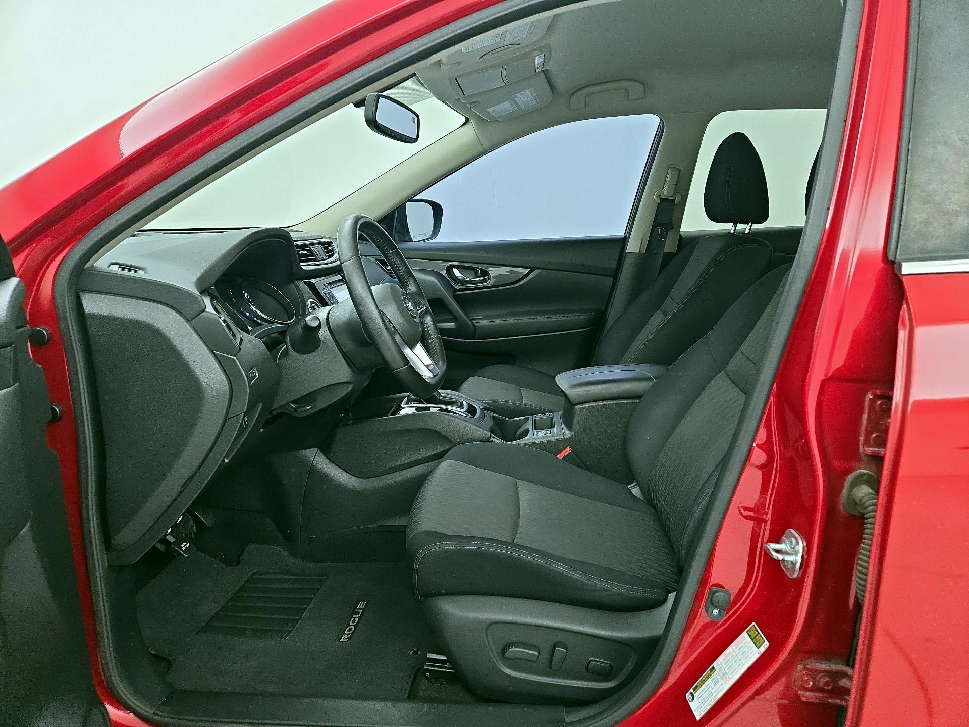Thumbnail: 2017 Nissan Rogue - 11