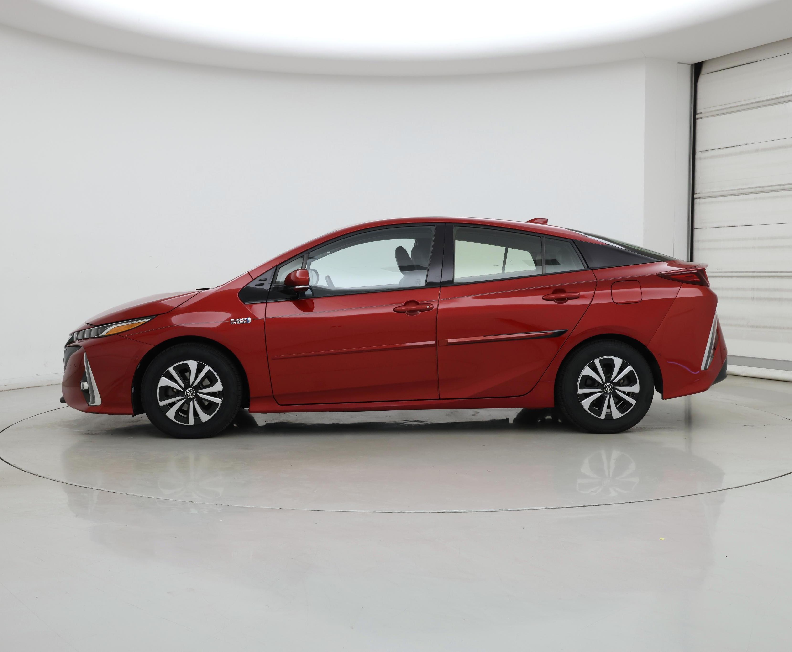 Thumbnail: 2017 Toyota Prius Prime - 3