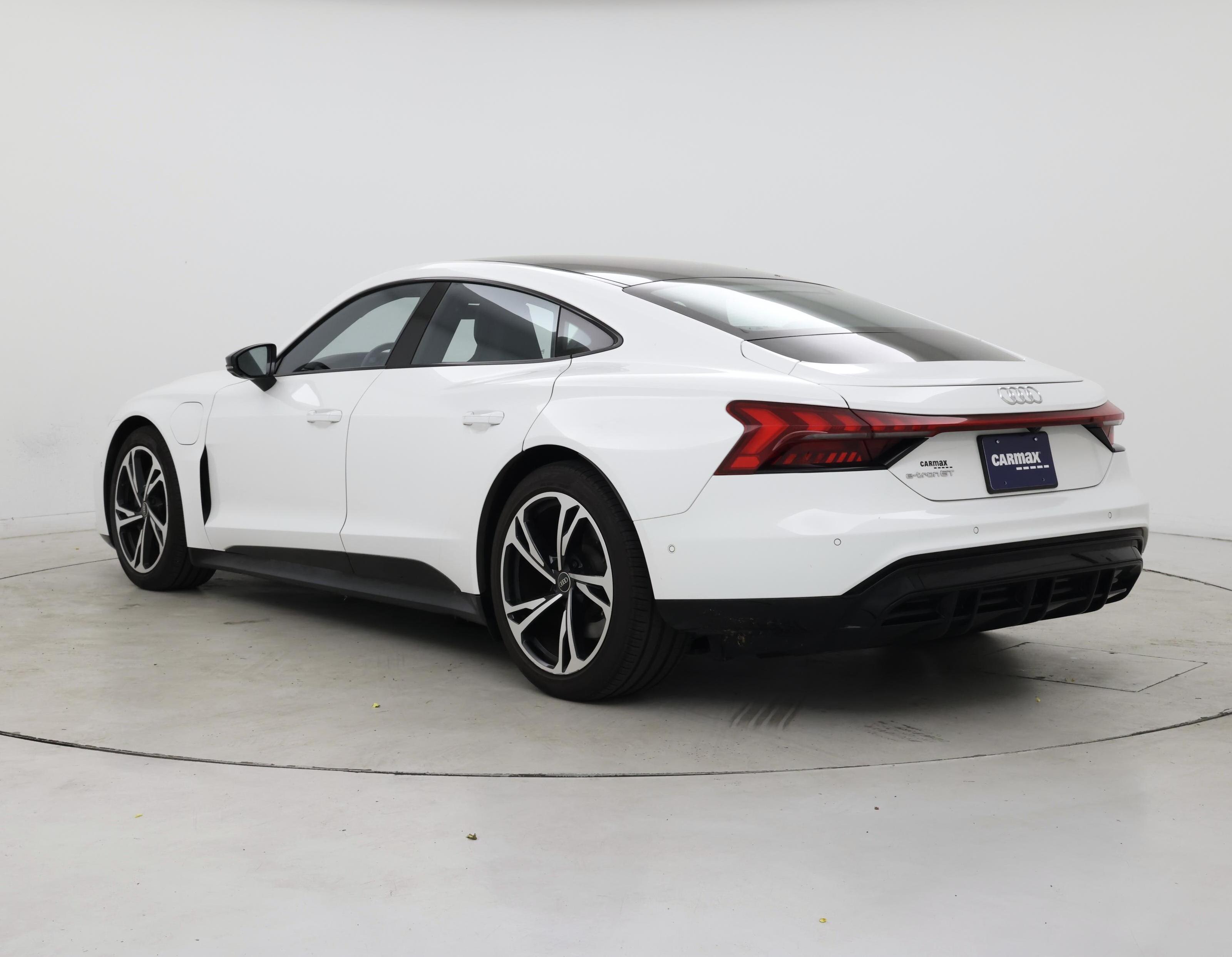 Thumbnail: 2022 Audi e-tron GT - 2