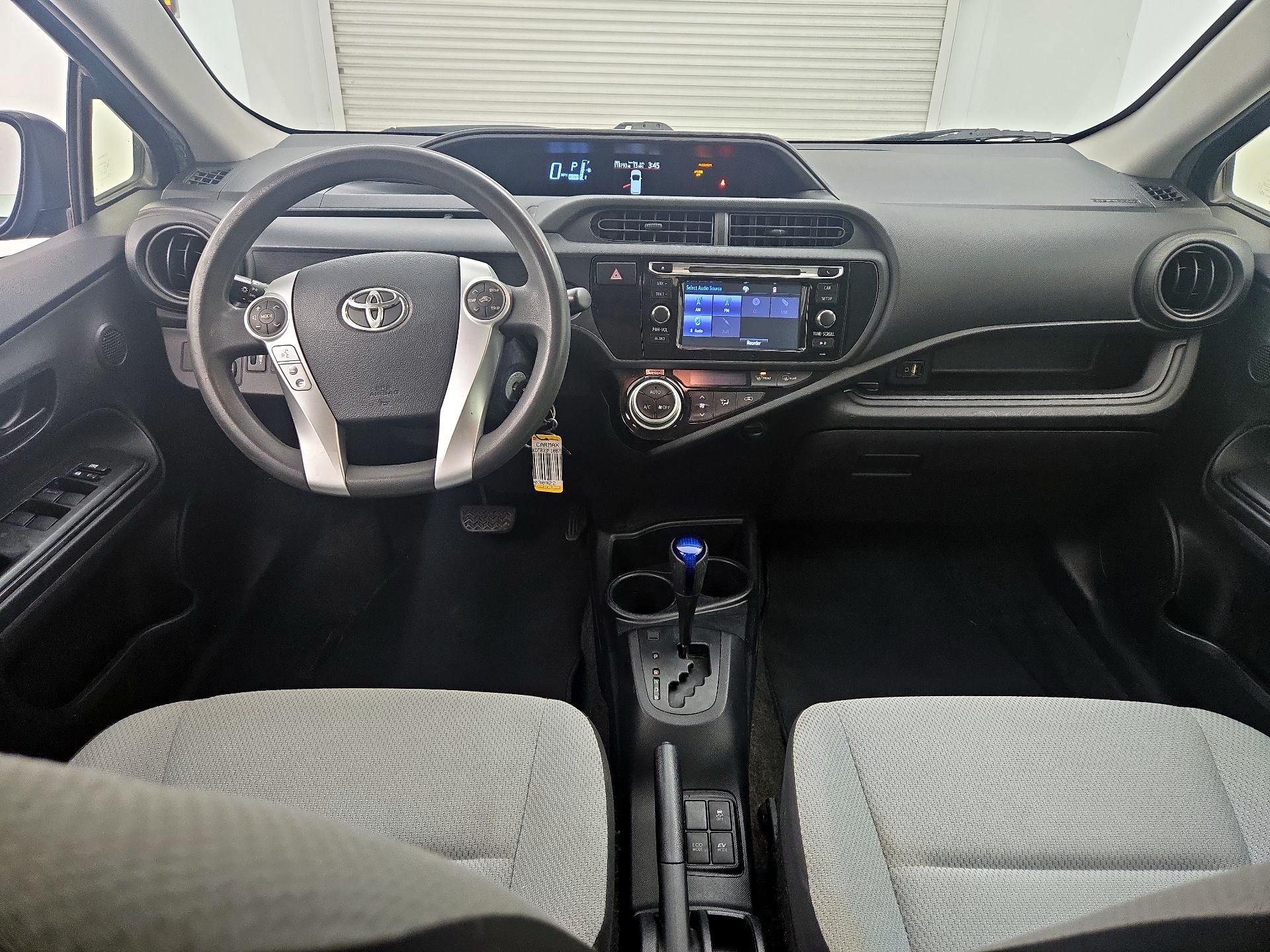 Thumbnail: 2015 Toyota Prius c - 9