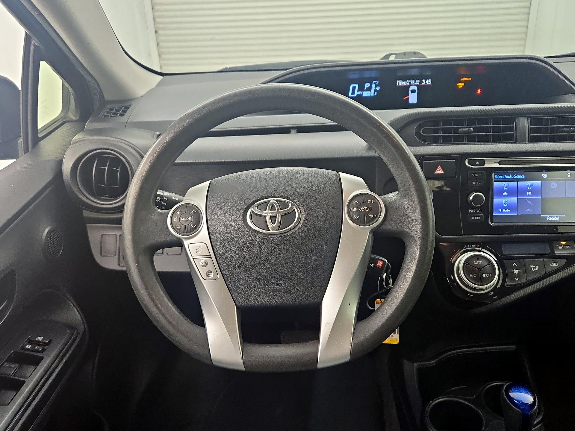 Thumbnail: 2015 Toyota Prius c - 10