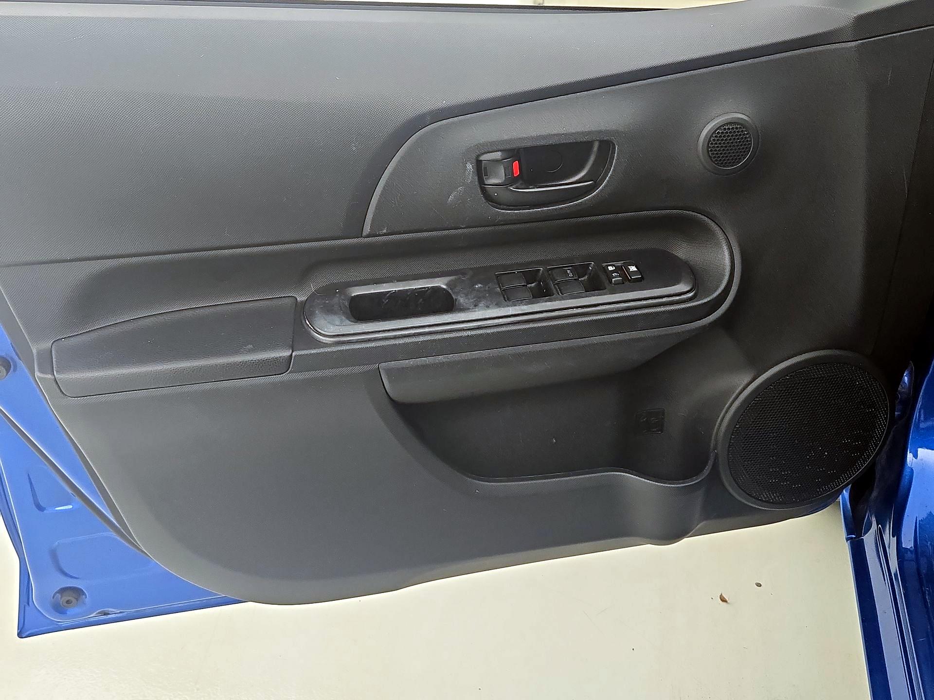Thumbnail: 2015 Toyota Prius c - 12