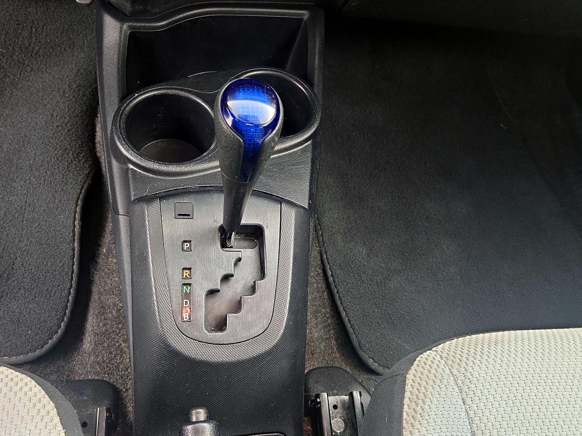 Thumbnail: 2015 Toyota Prius c - 16