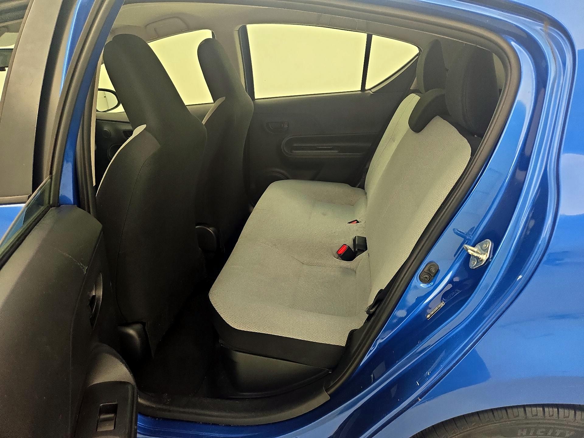Thumbnail: 2015 Toyota Prius c - 18