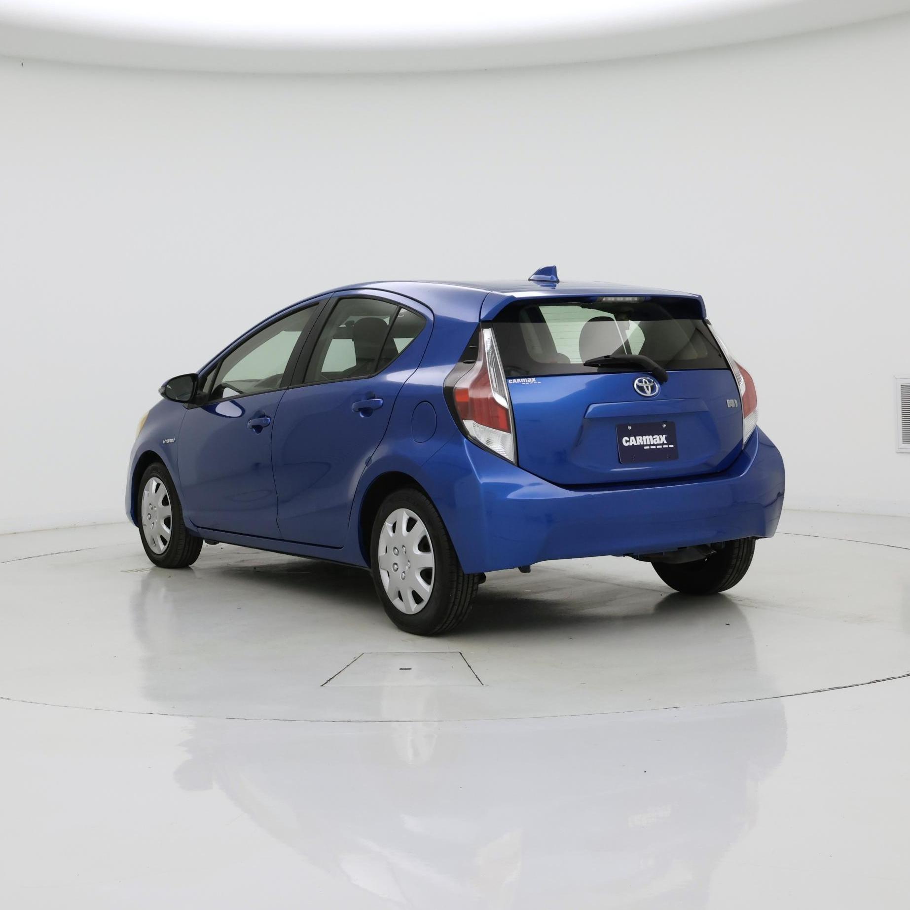 Thumbnail: 2015 Toyota Prius c - 2