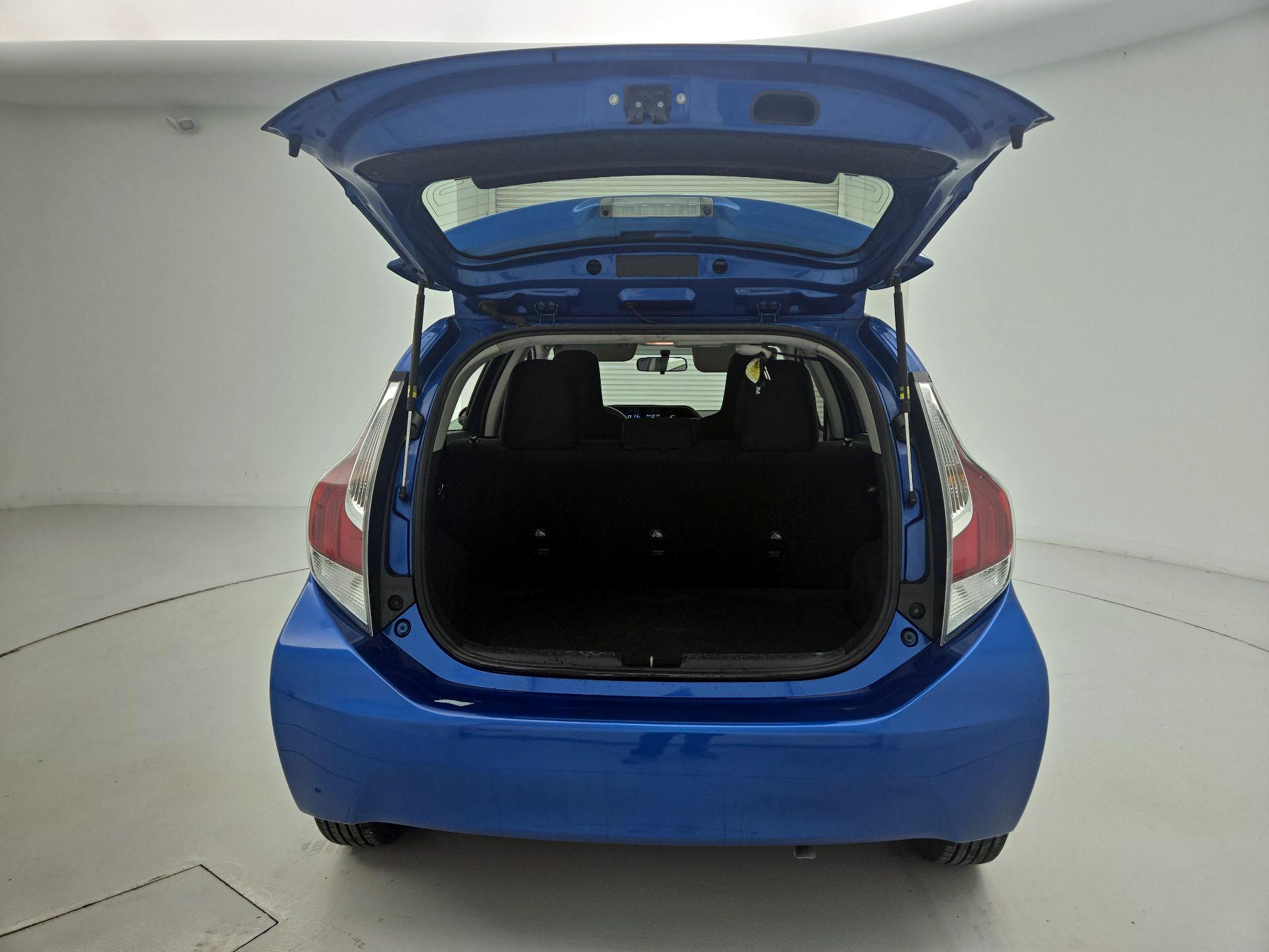 Thumbnail: 2015 Toyota Prius c - 19