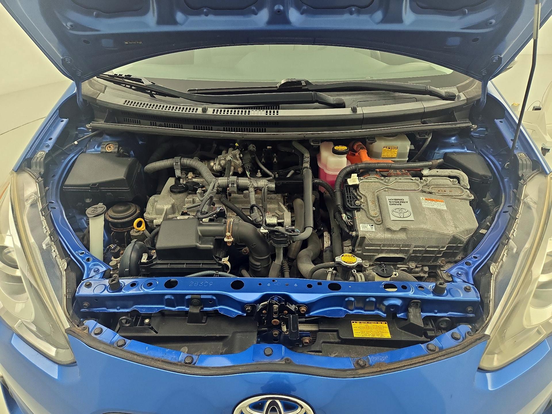 Thumbnail: 2015 Toyota Prius c - 20