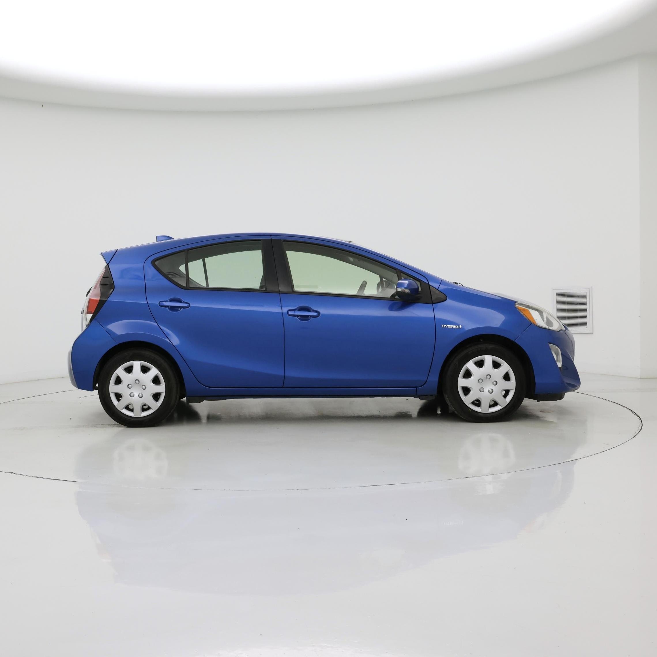 Thumbnail: 2015 Toyota Prius c - 7