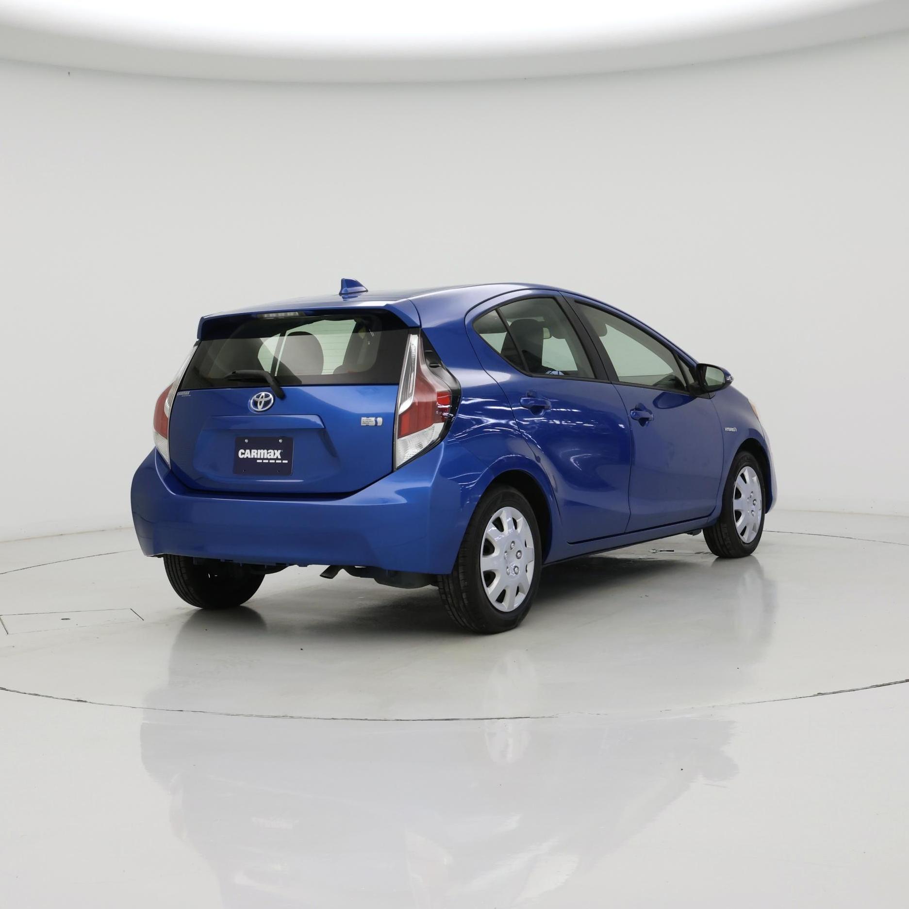Thumbnail: 2015 Toyota Prius c - 8