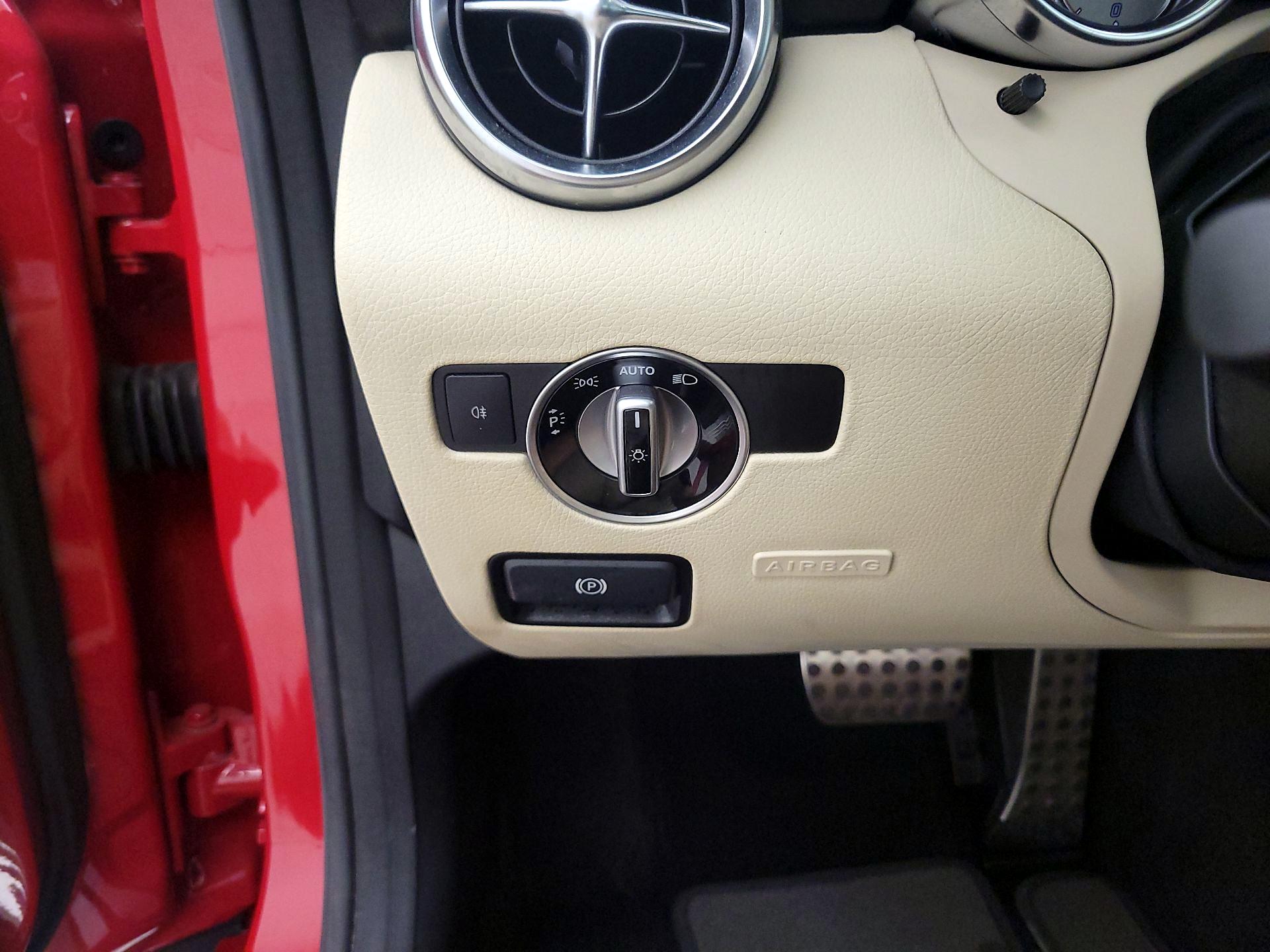 Thumbnail: 2015 Mercedes-Benz SLK - 13