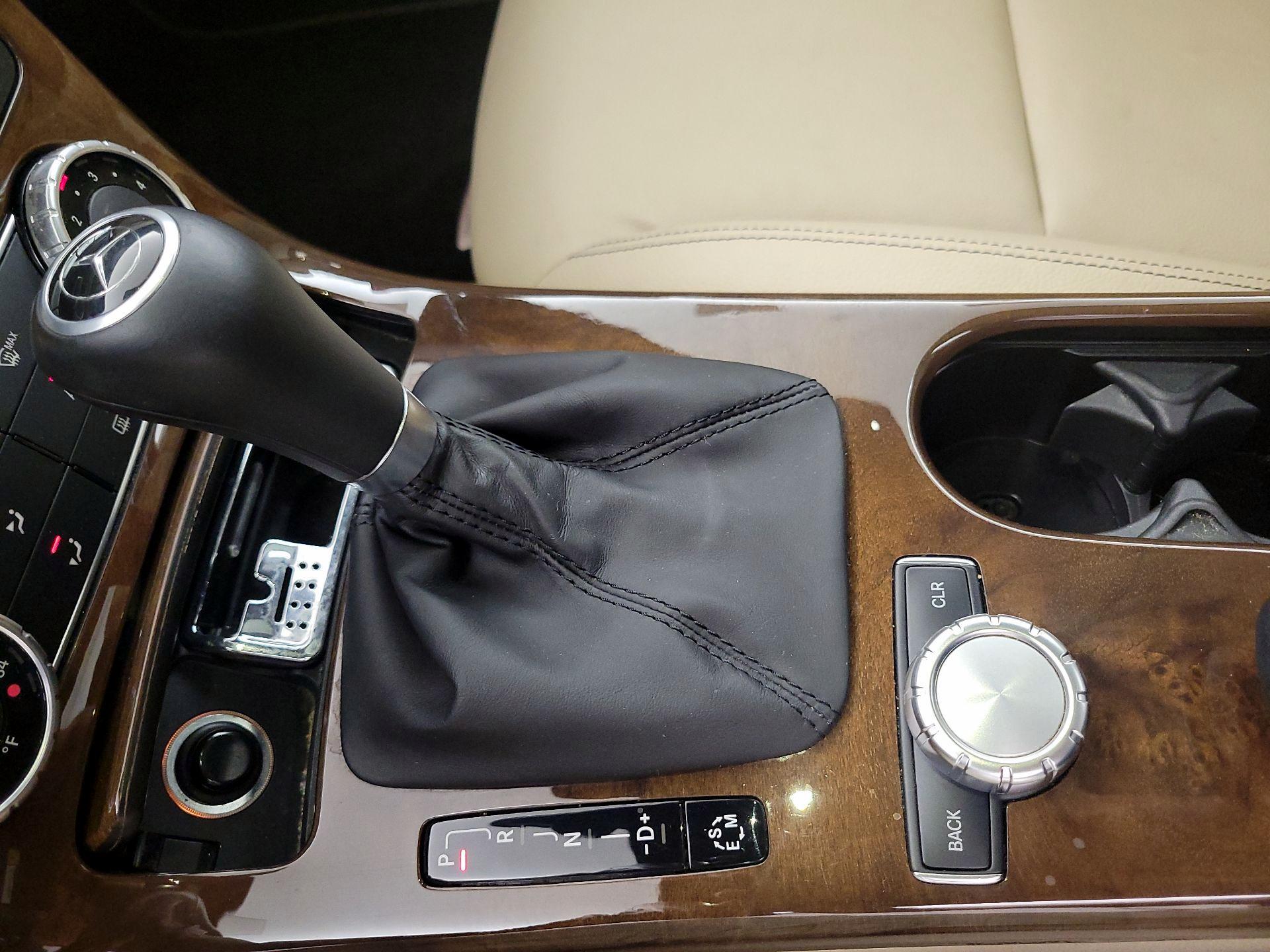 Thumbnail: 2015 Mercedes-Benz SLK - 16