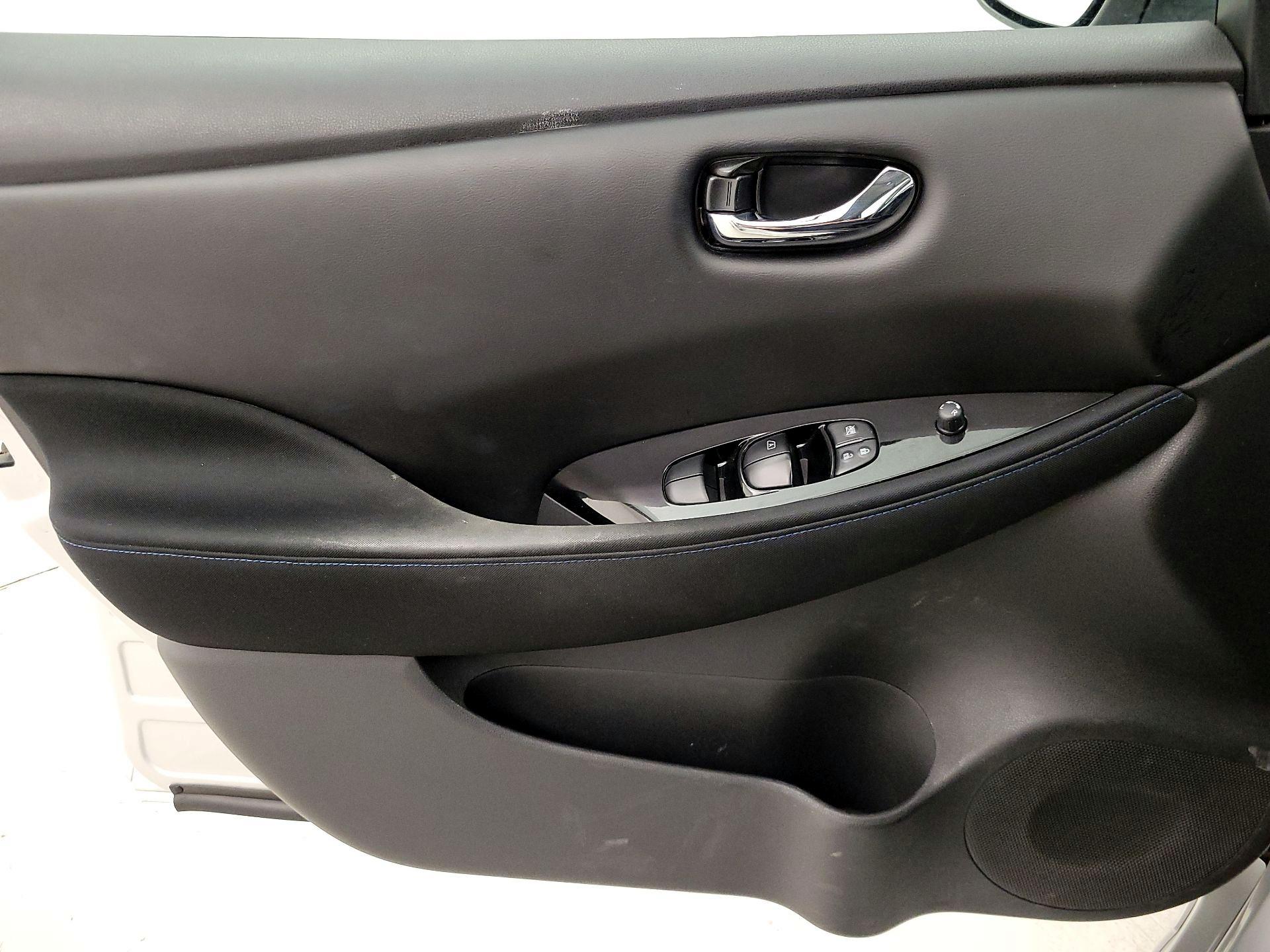 Thumbnail: 2021 Nissan Leaf - 12