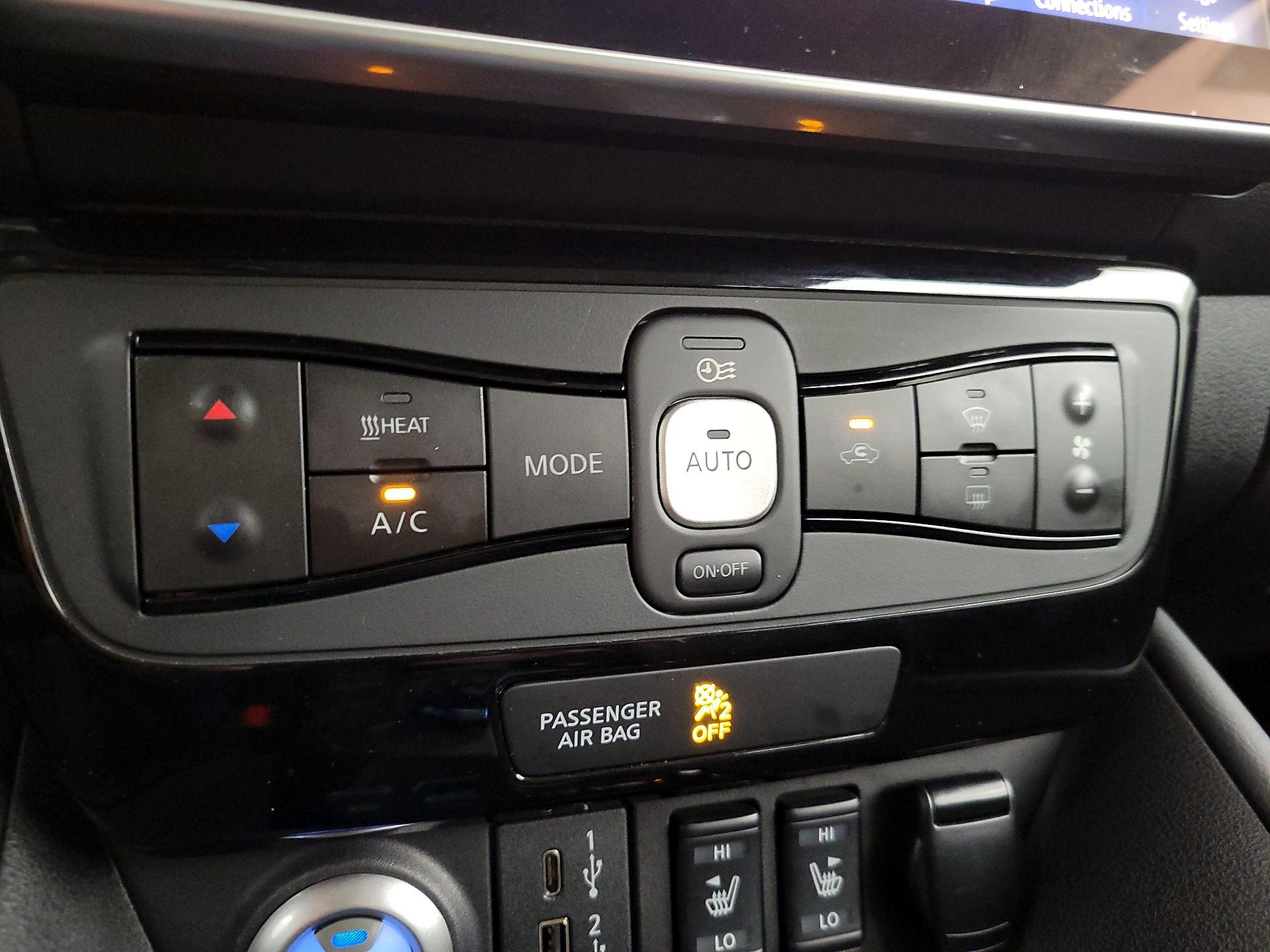 Thumbnail: 2021 Nissan Leaf - 17