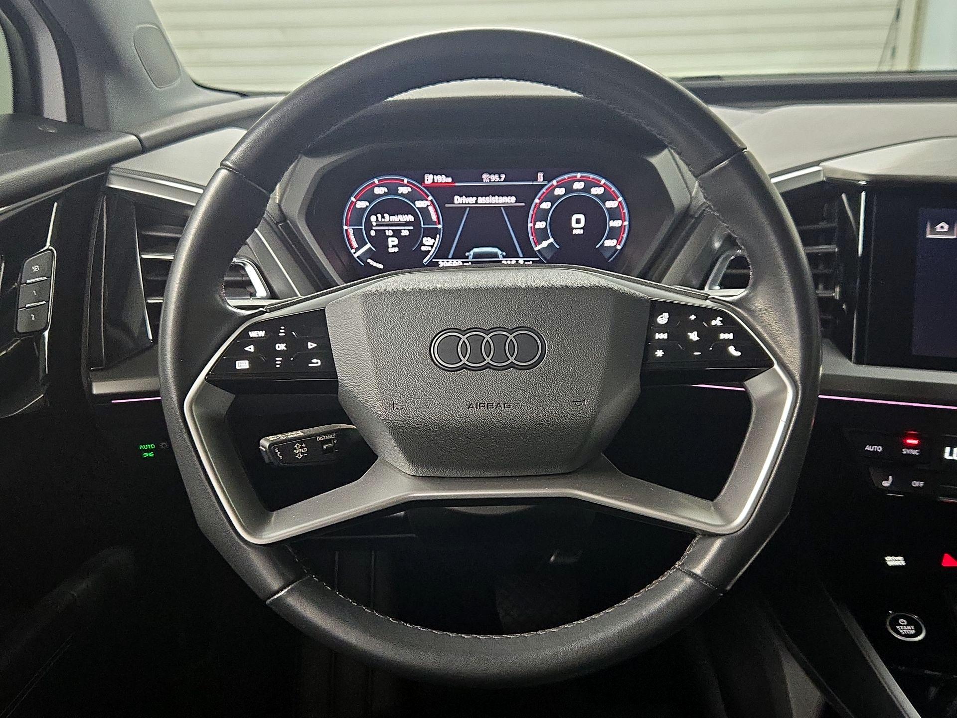 Thumbnail: 2022 Audi Q4 e-tron - 10