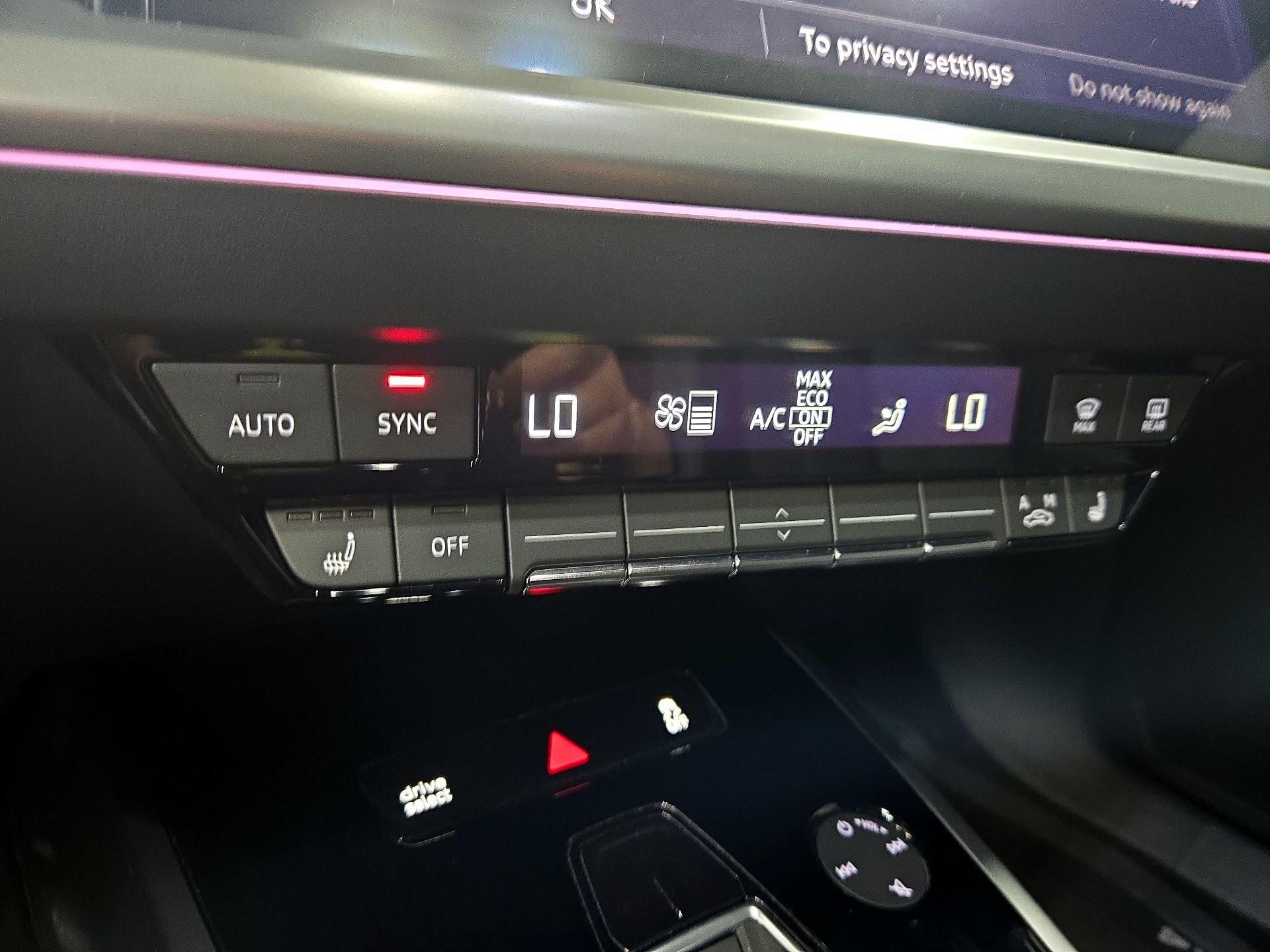 Thumbnail: 2022 Audi Q4 e-tron - 16
