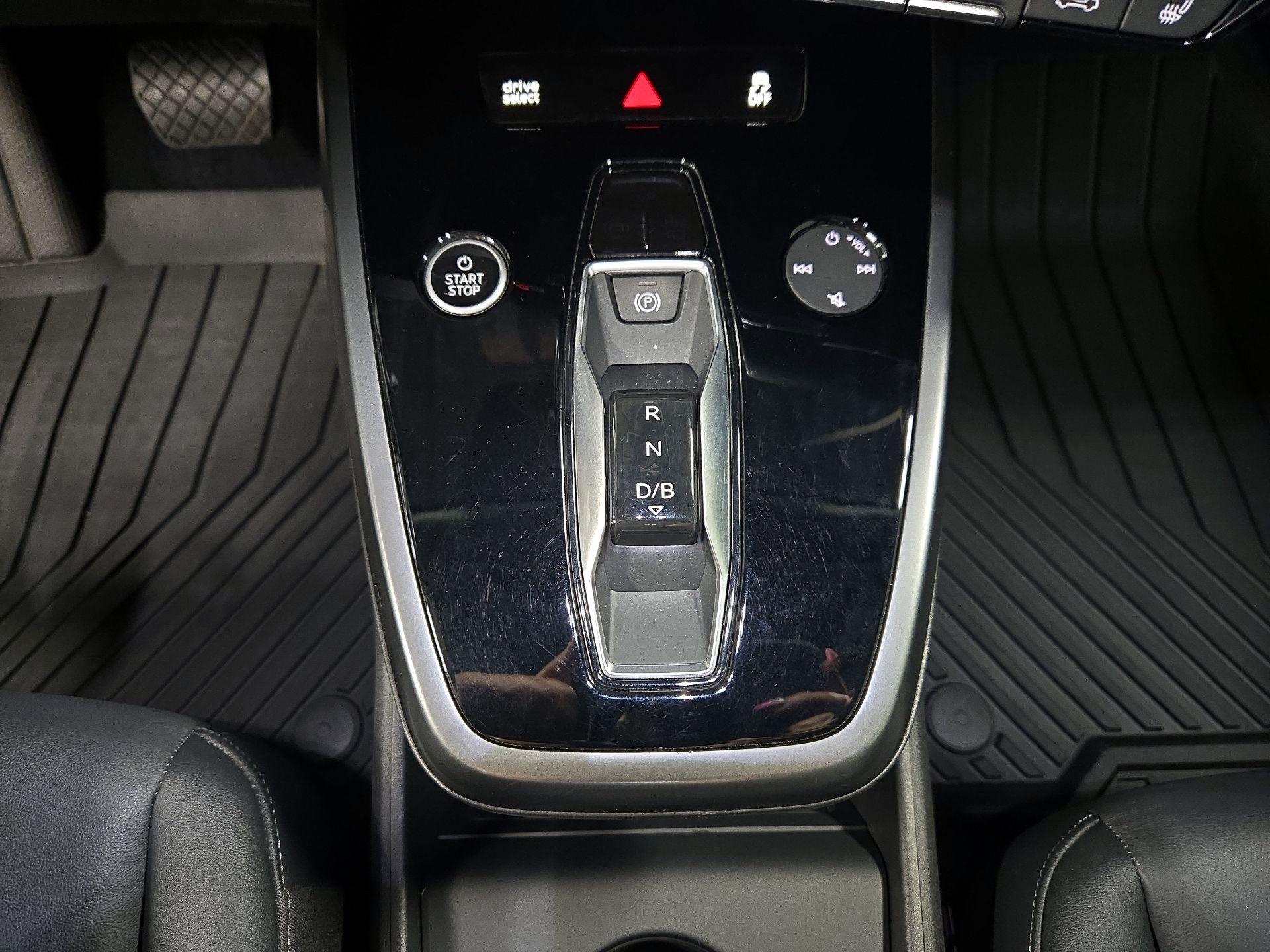 Thumbnail: 2022 Audi Q4 e-tron - 17