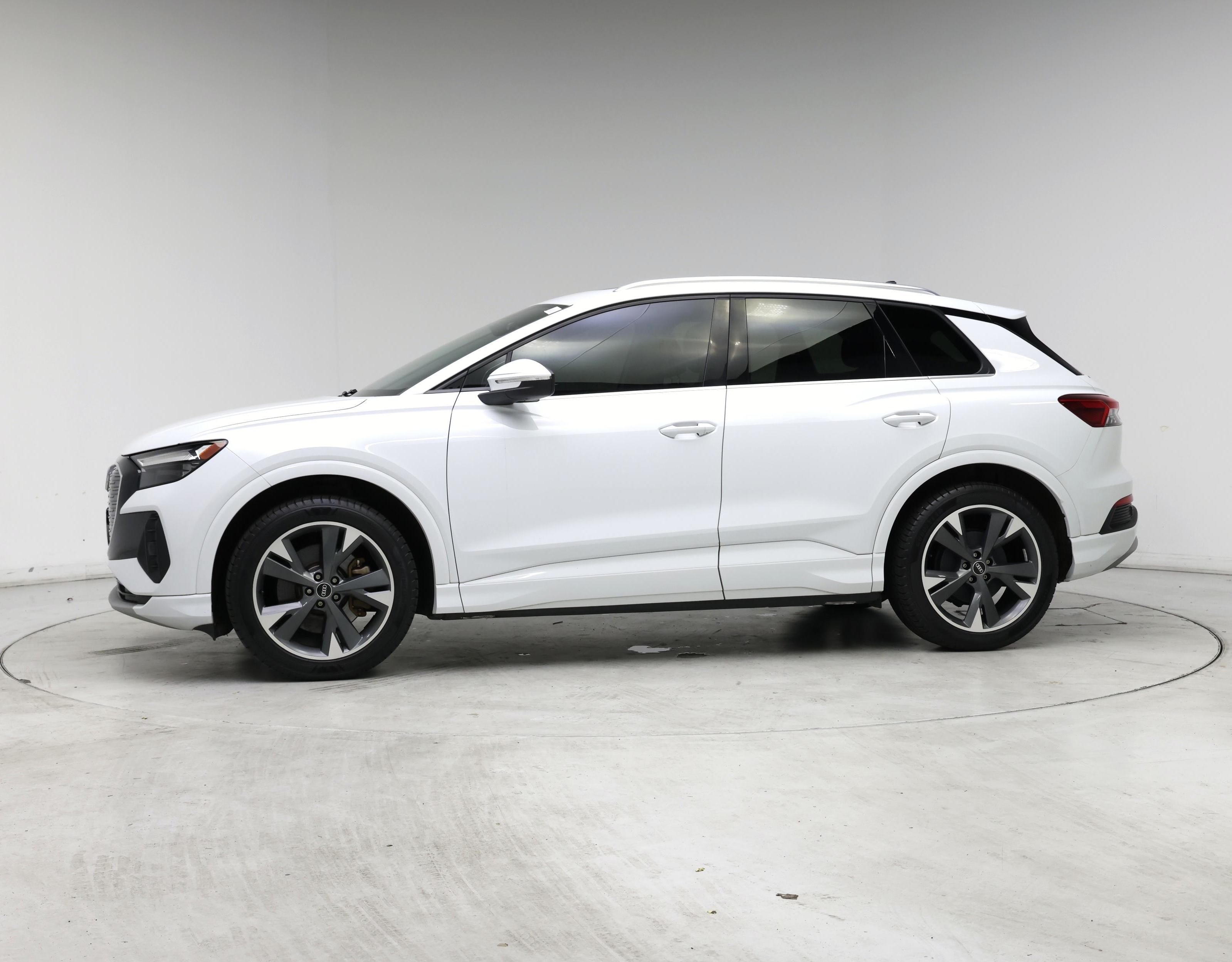 Thumbnail: 2022 Audi Q4 e-tron - 3