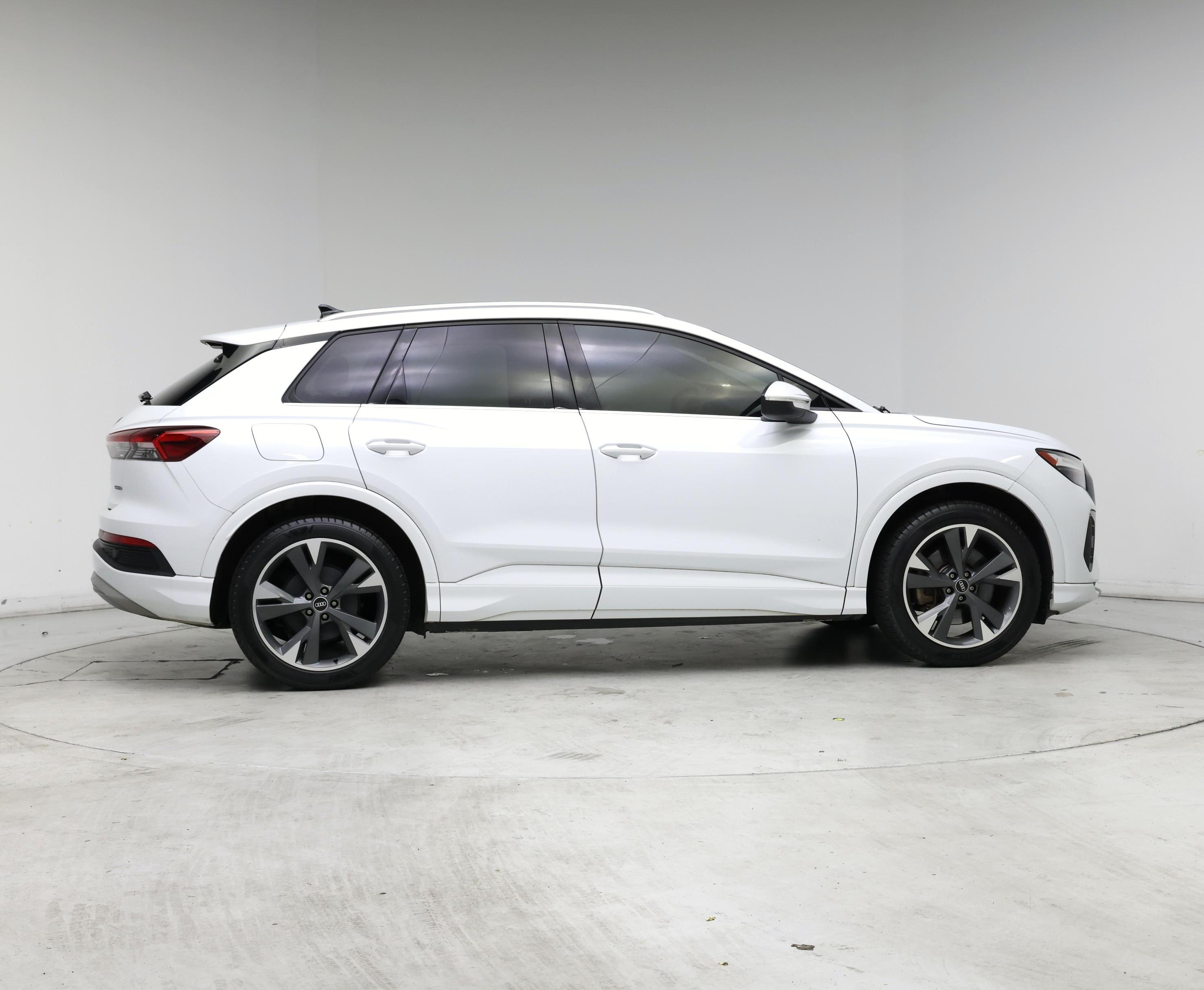 Thumbnail: 2022 Audi Q4 e-tron - 7