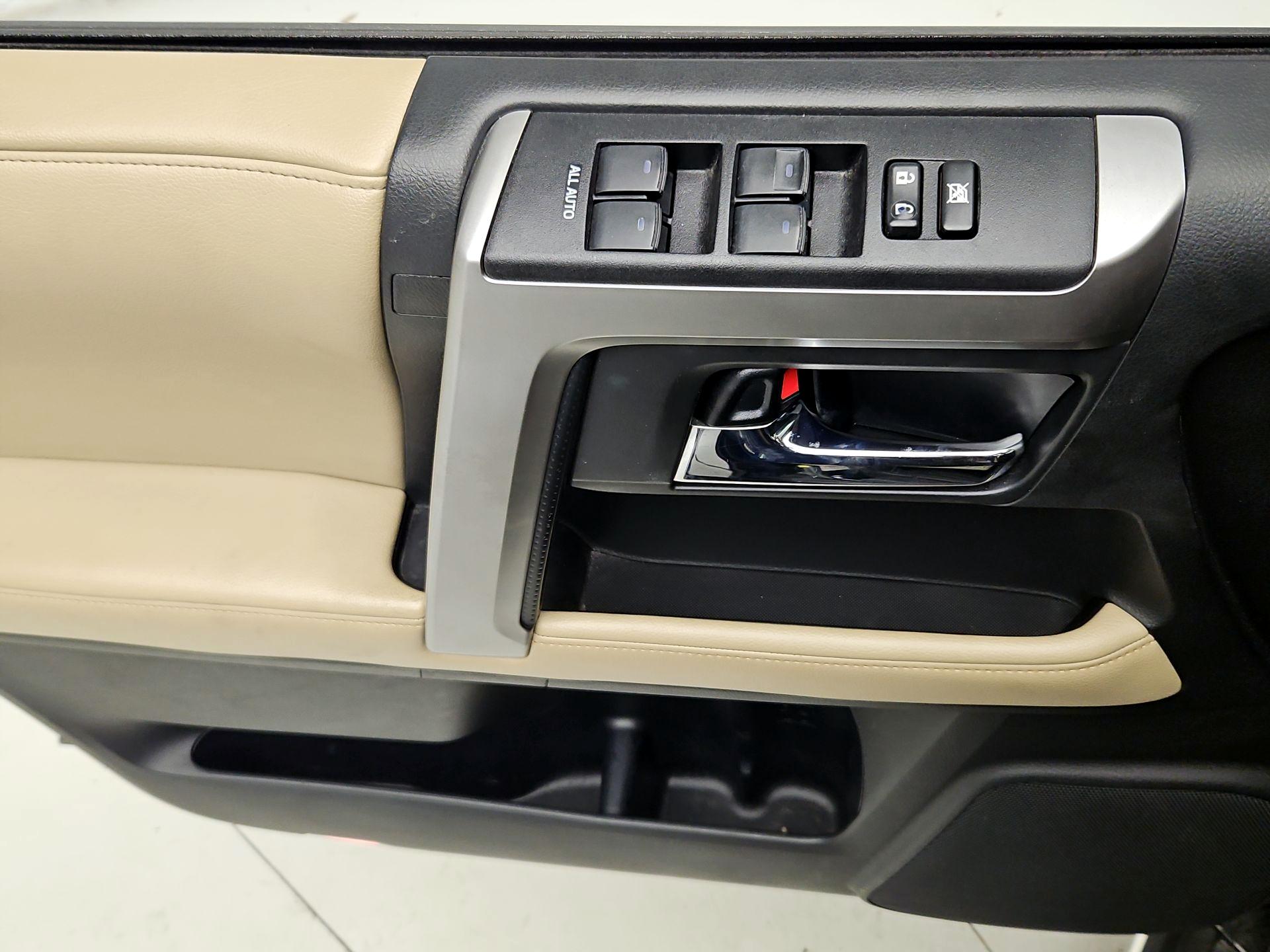 Thumbnail: 2016 Toyota 4Runner - 12