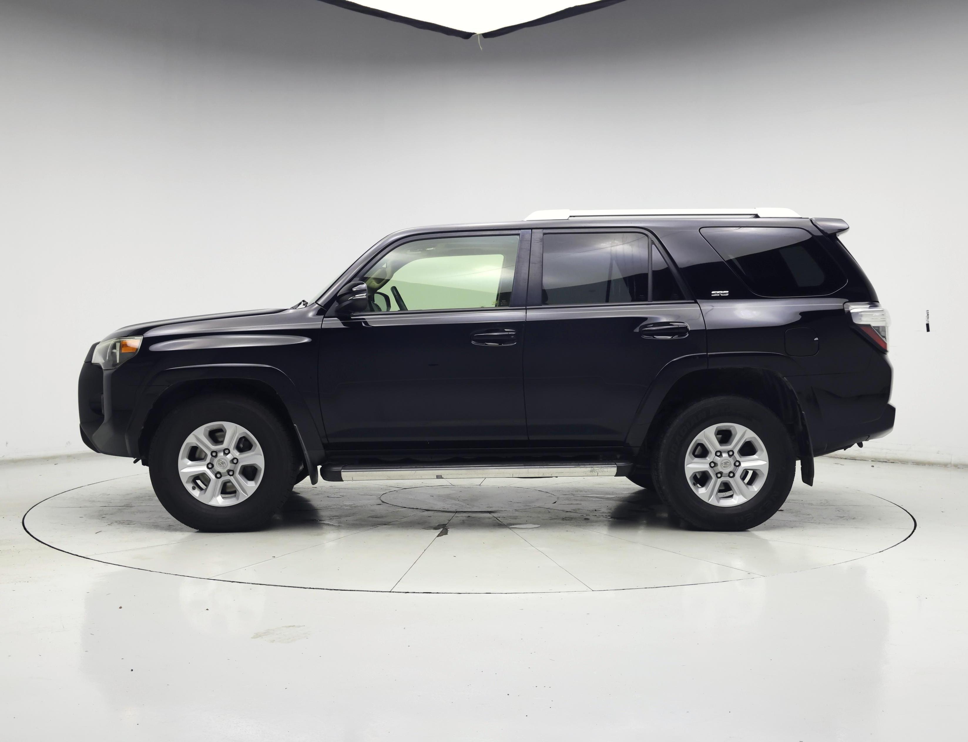Thumbnail: 2016 Toyota 4Runner - 3