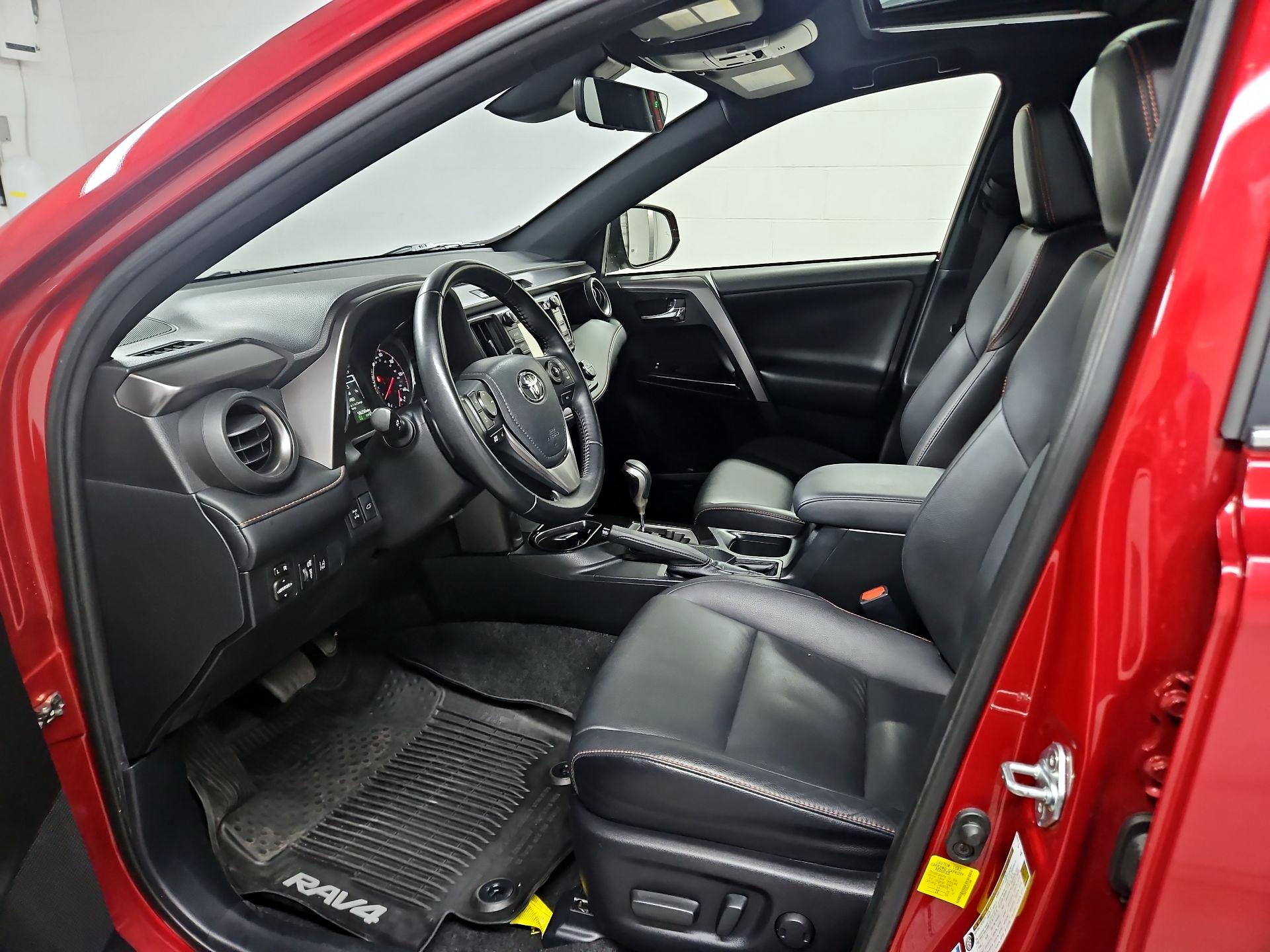 Thumbnail: 2018 Toyota RAV4 - 11