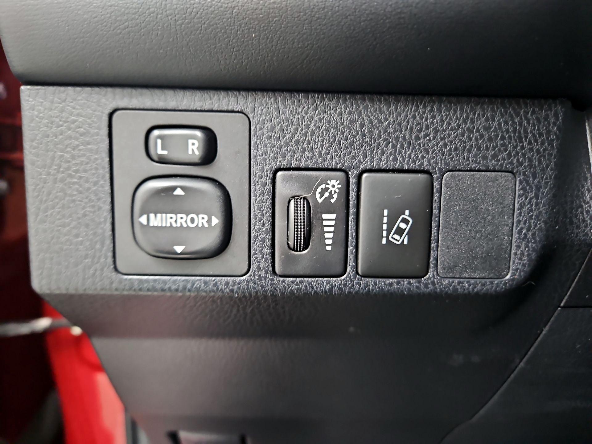 Thumbnail: 2018 Toyota RAV4 - 13