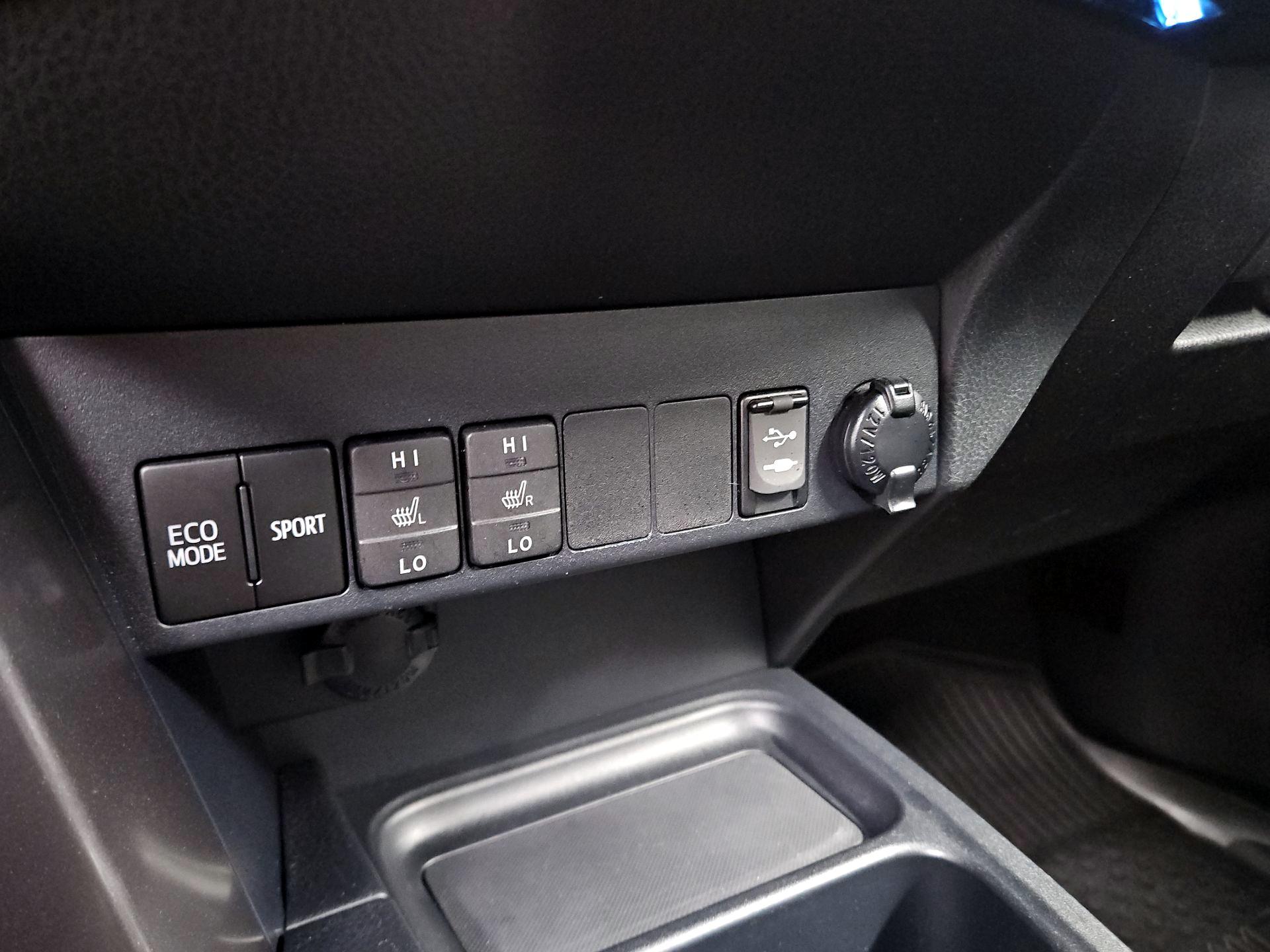 Thumbnail: 2018 Toyota RAV4 - 18