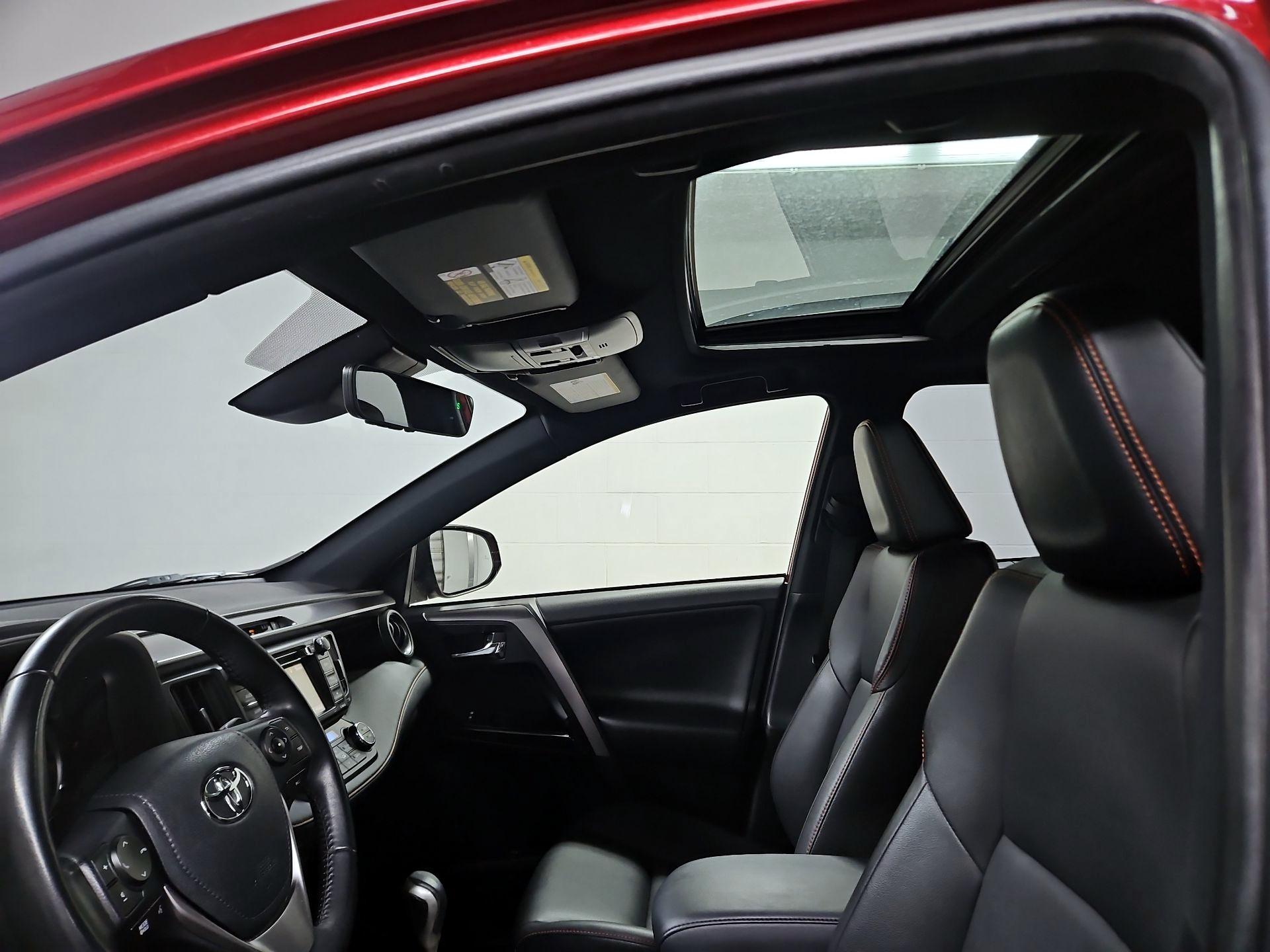 Thumbnail: 2018 Toyota RAV4 - 19