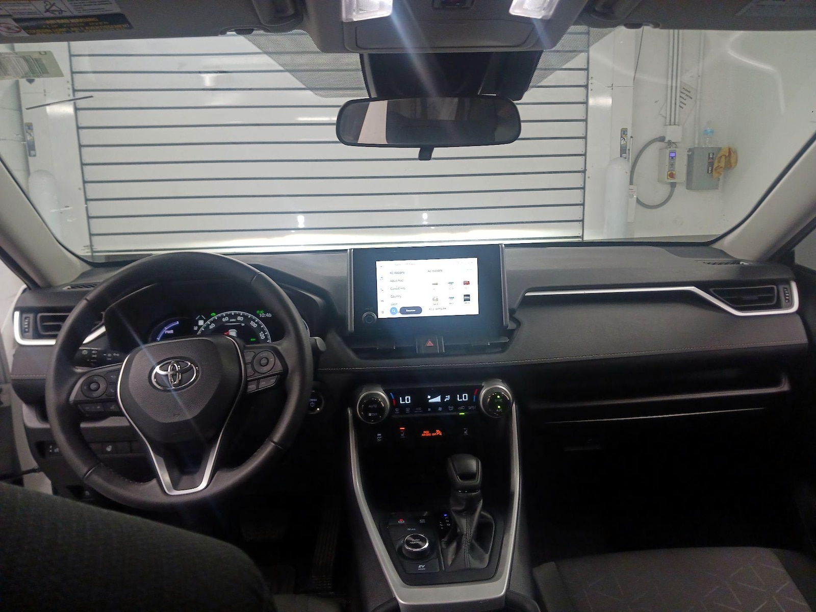 2024 Toyota RAV4 Woodland Edition - Photo 10