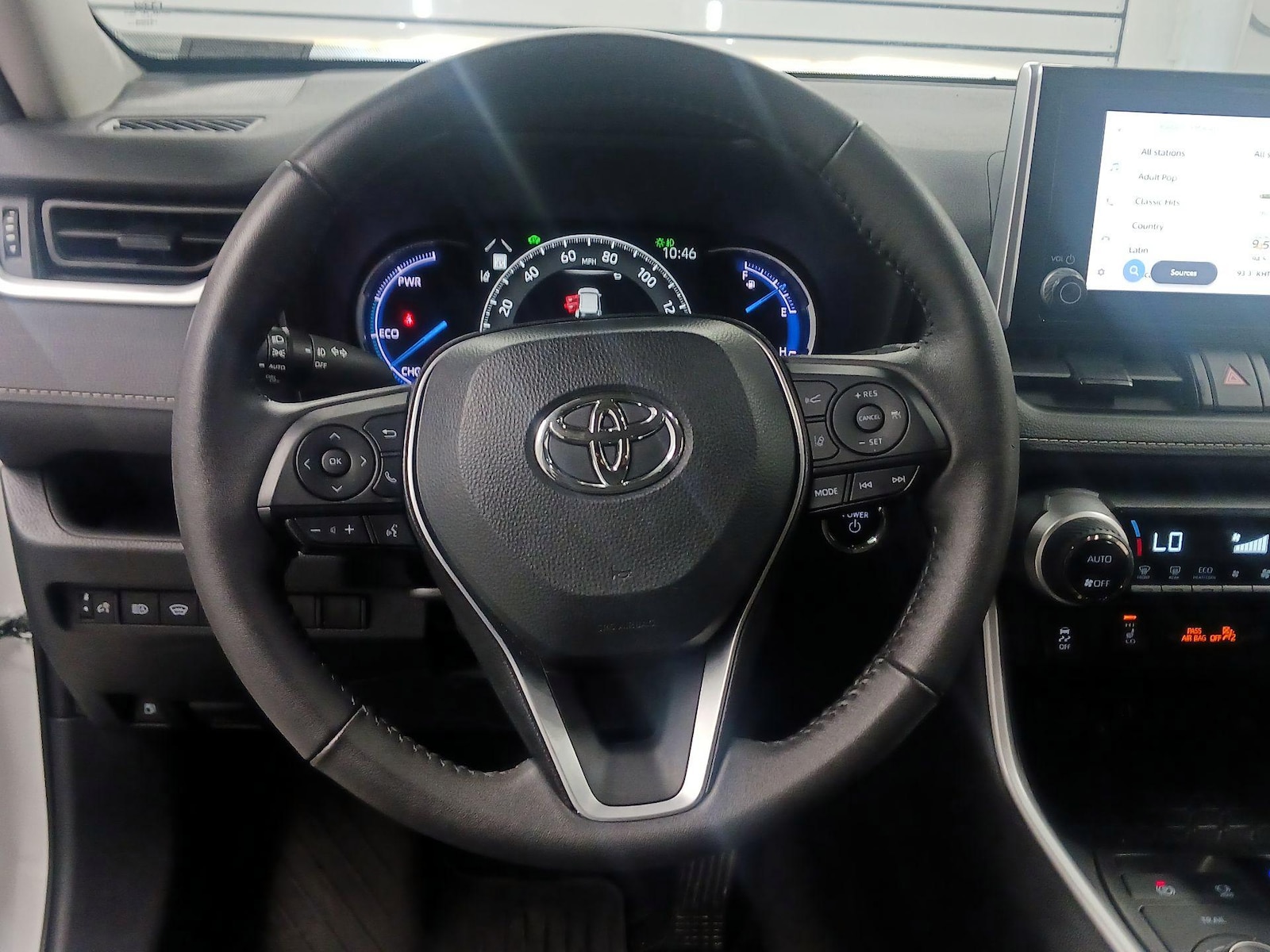 2024 Toyota RAV4 Woodland Edition - Photo 11
