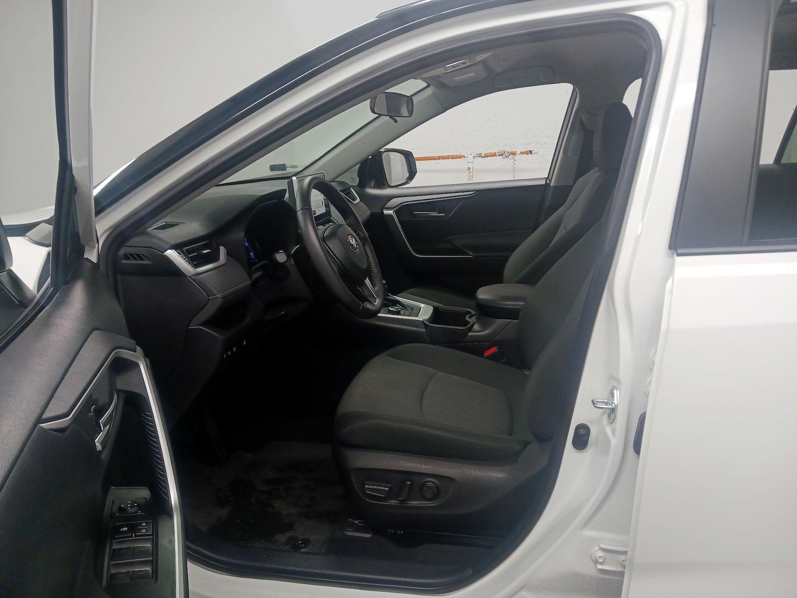 2024 Toyota RAV4 Woodland Edition - Photo 12