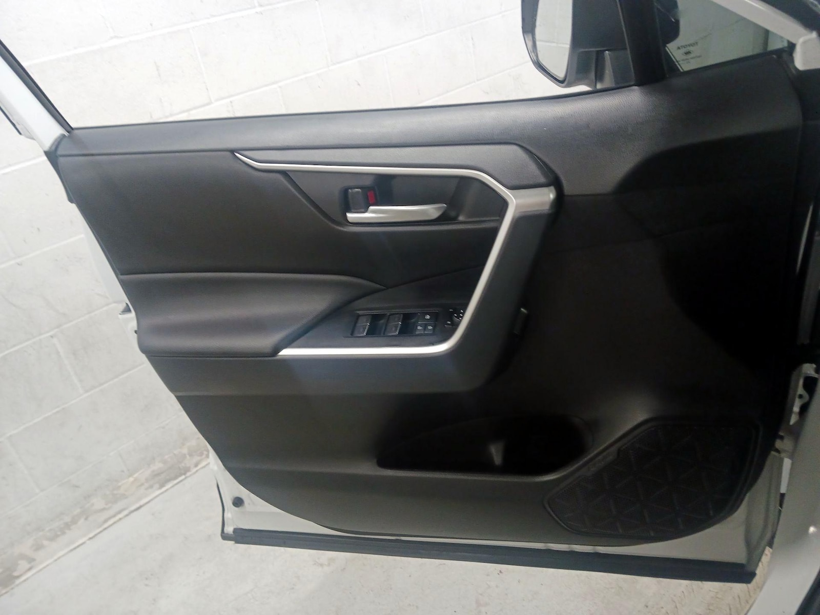 2024 Toyota RAV4 Woodland Edition - Photo 13