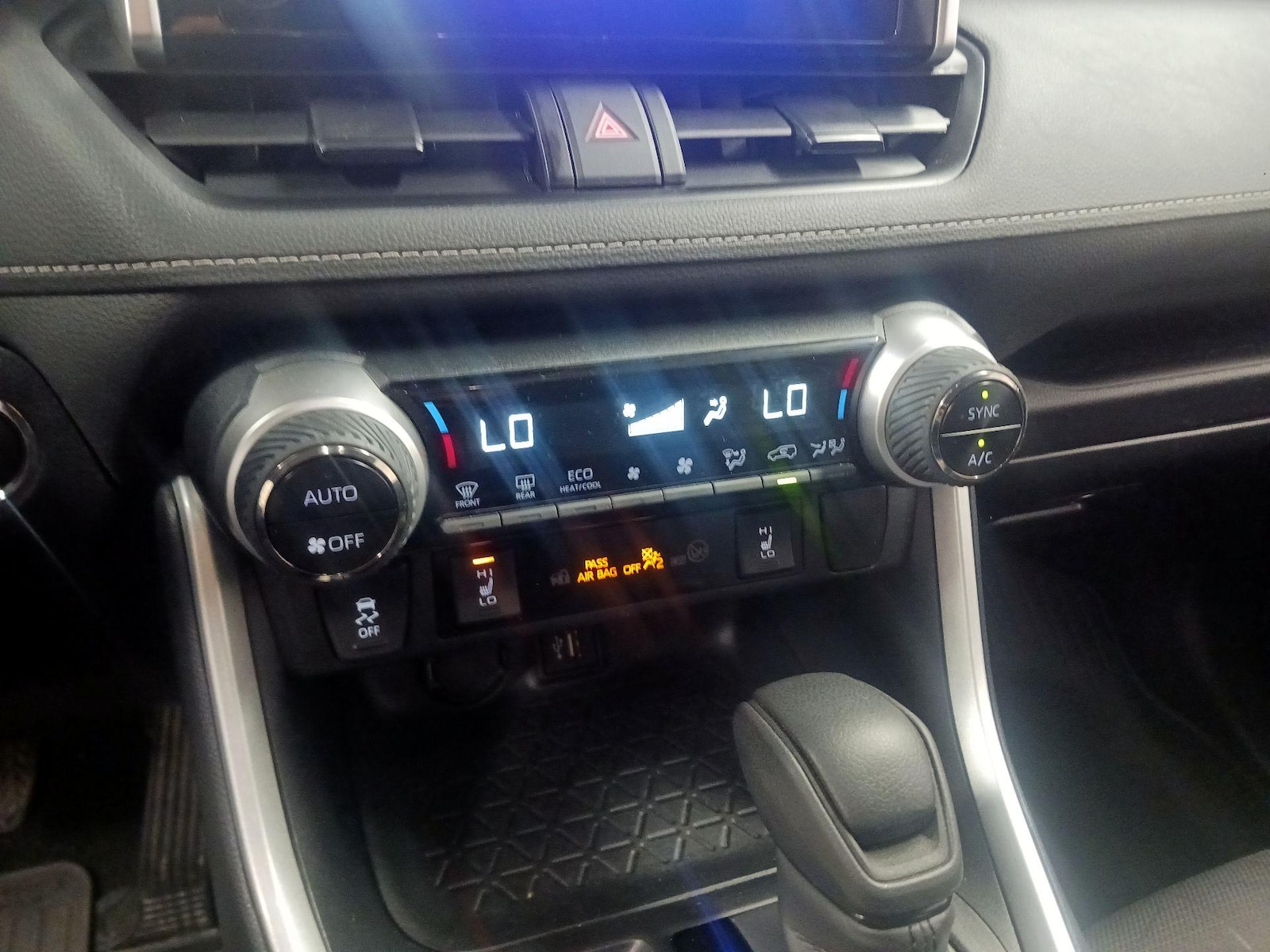 2024 Toyota RAV4 Woodland Edition - Photo 15