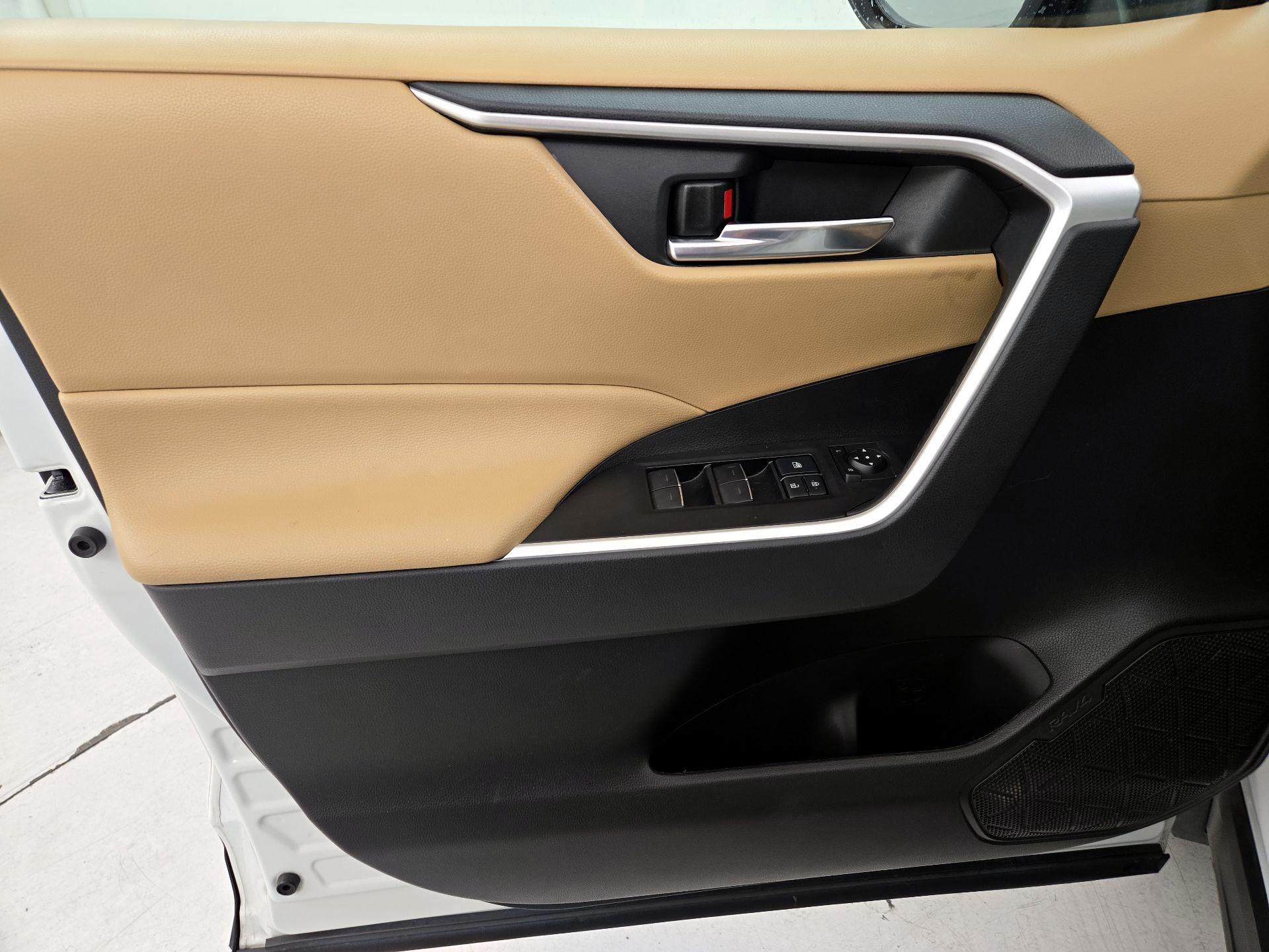 Thumbnail: 2022 Toyota RAV4 - 12