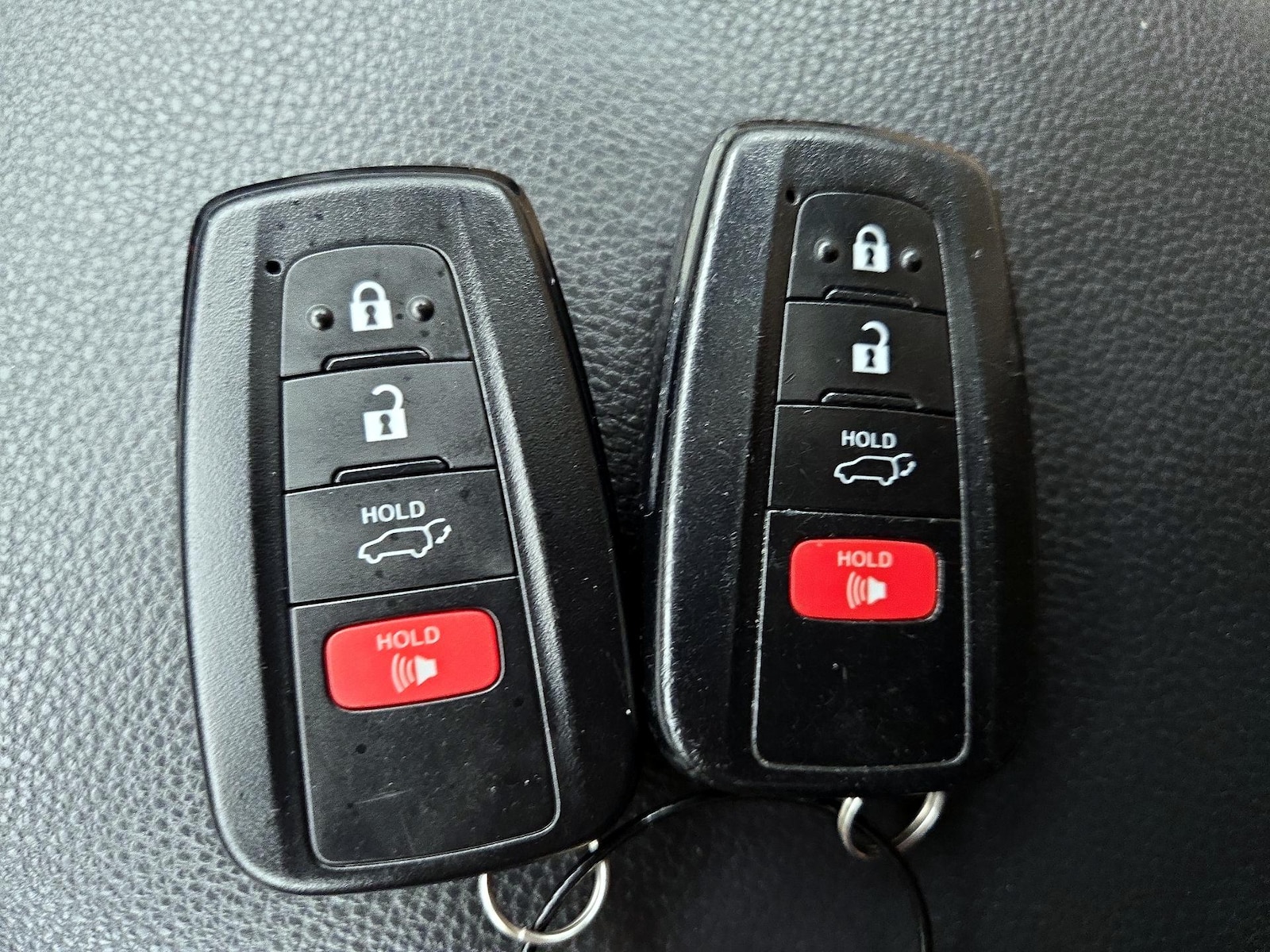 2022 Toyota RAV4 XLE - Photo 24