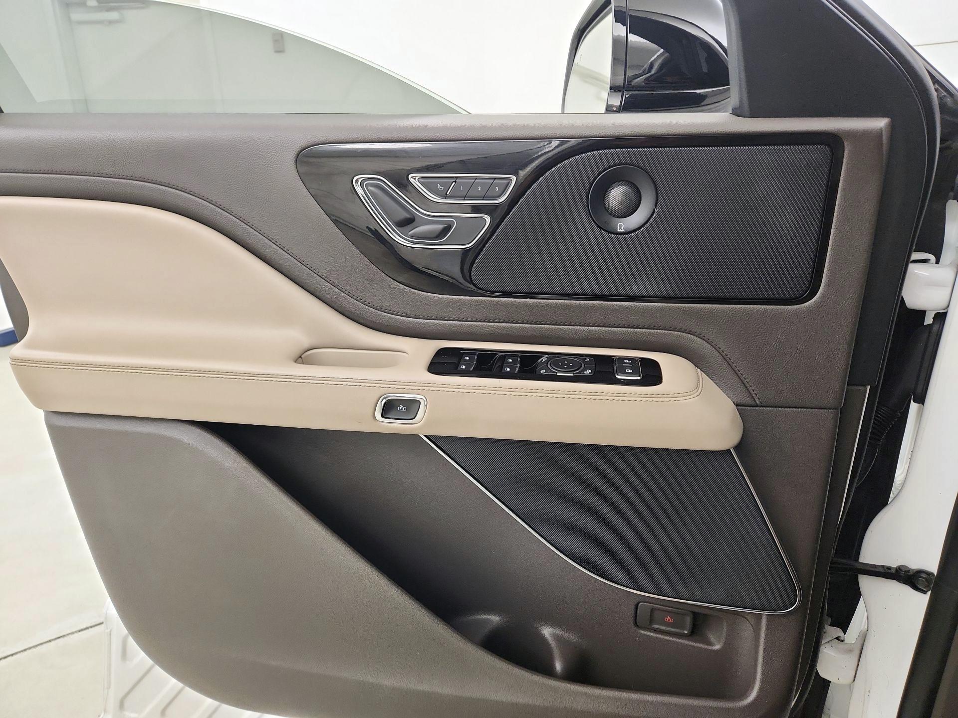 Thumbnail: 2021 Lincoln Aviator - 12