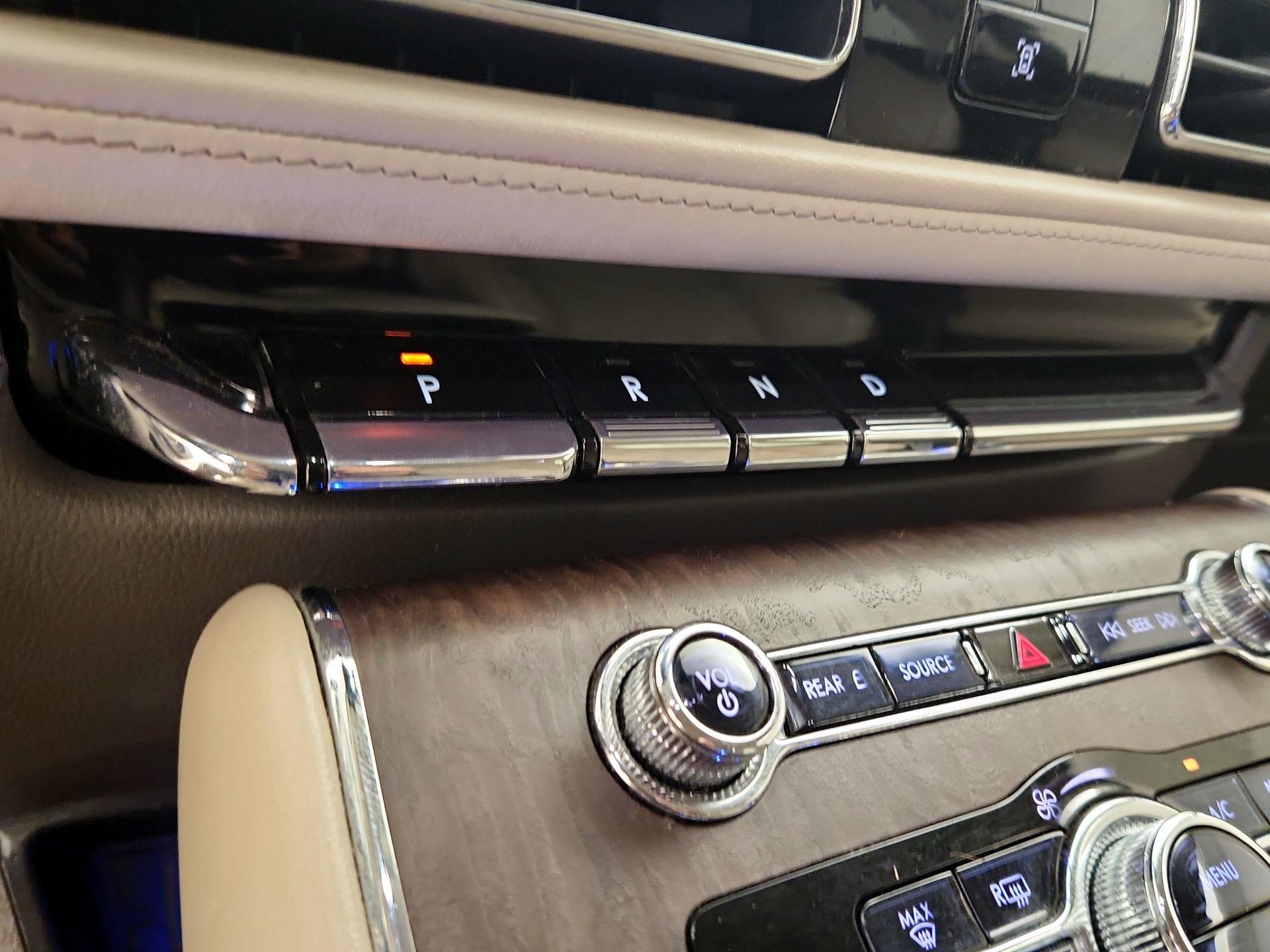 Thumbnail: 2021 Lincoln Aviator - 18