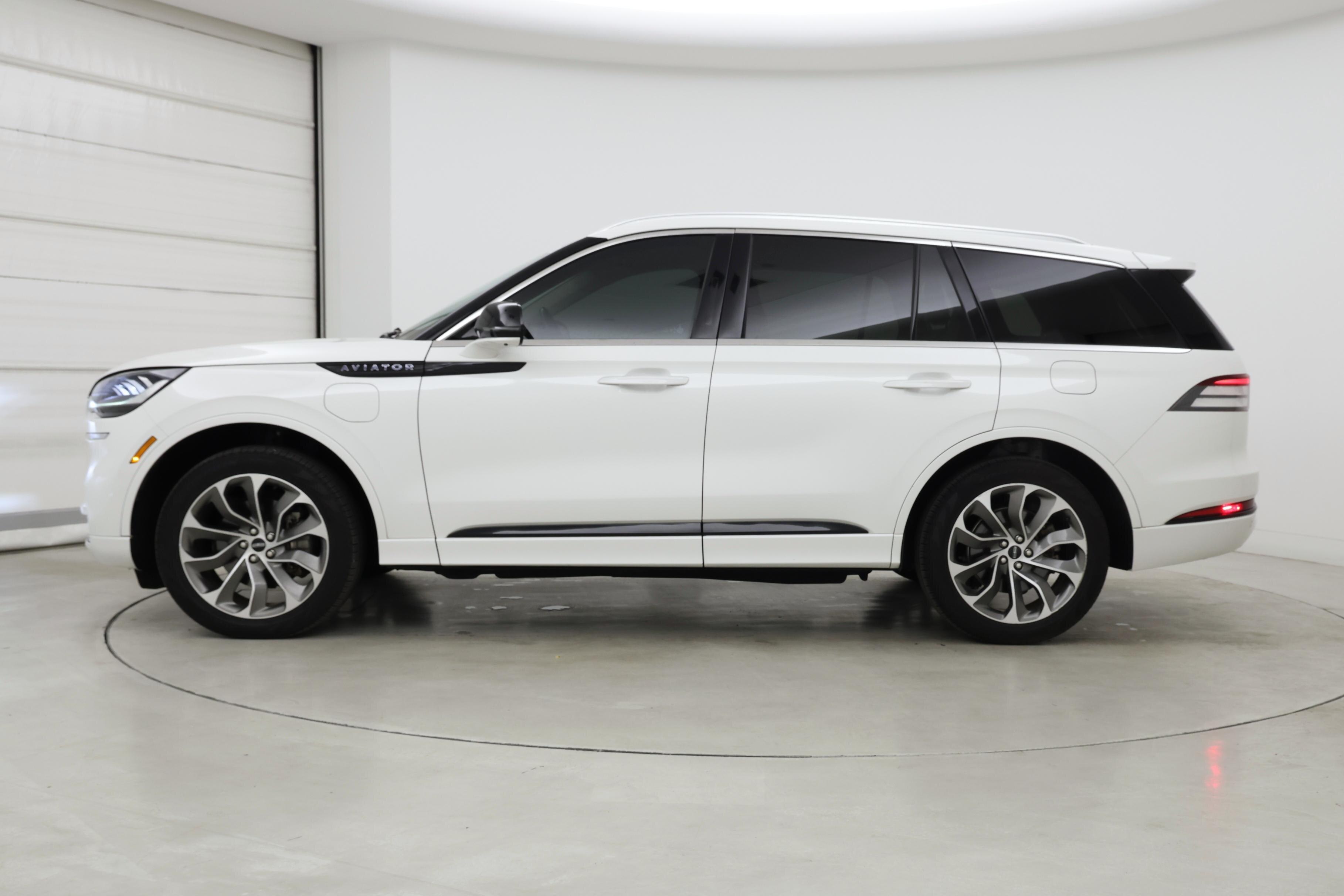 Thumbnail: 2021 Lincoln Aviator - 3