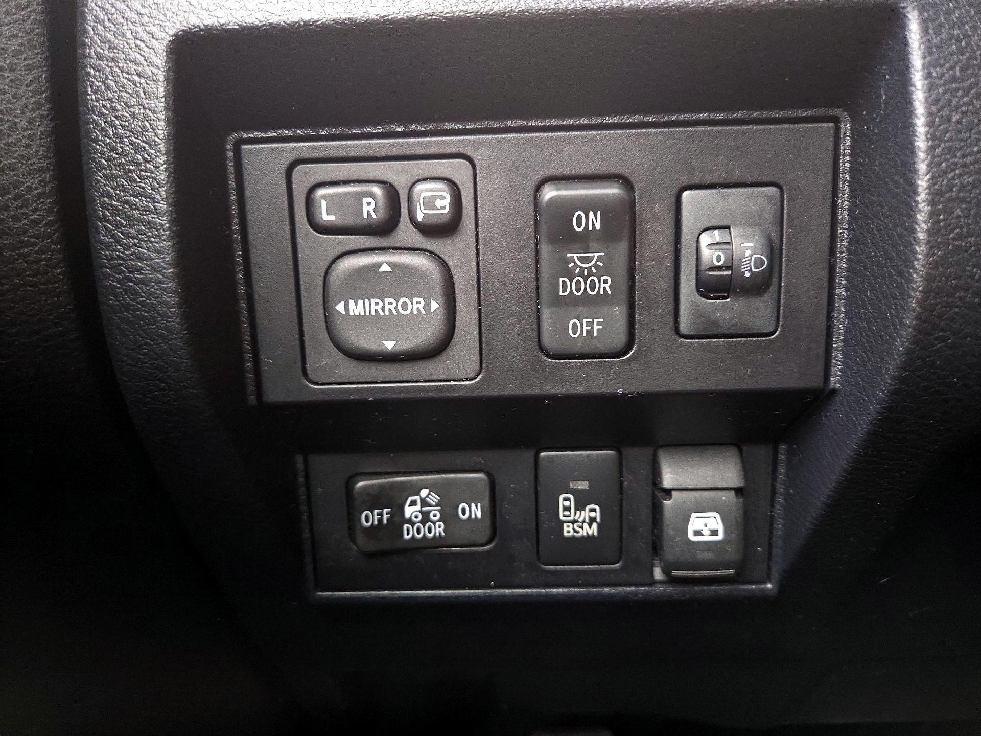 Thumbnail: 2016 Toyota Tundra - 13