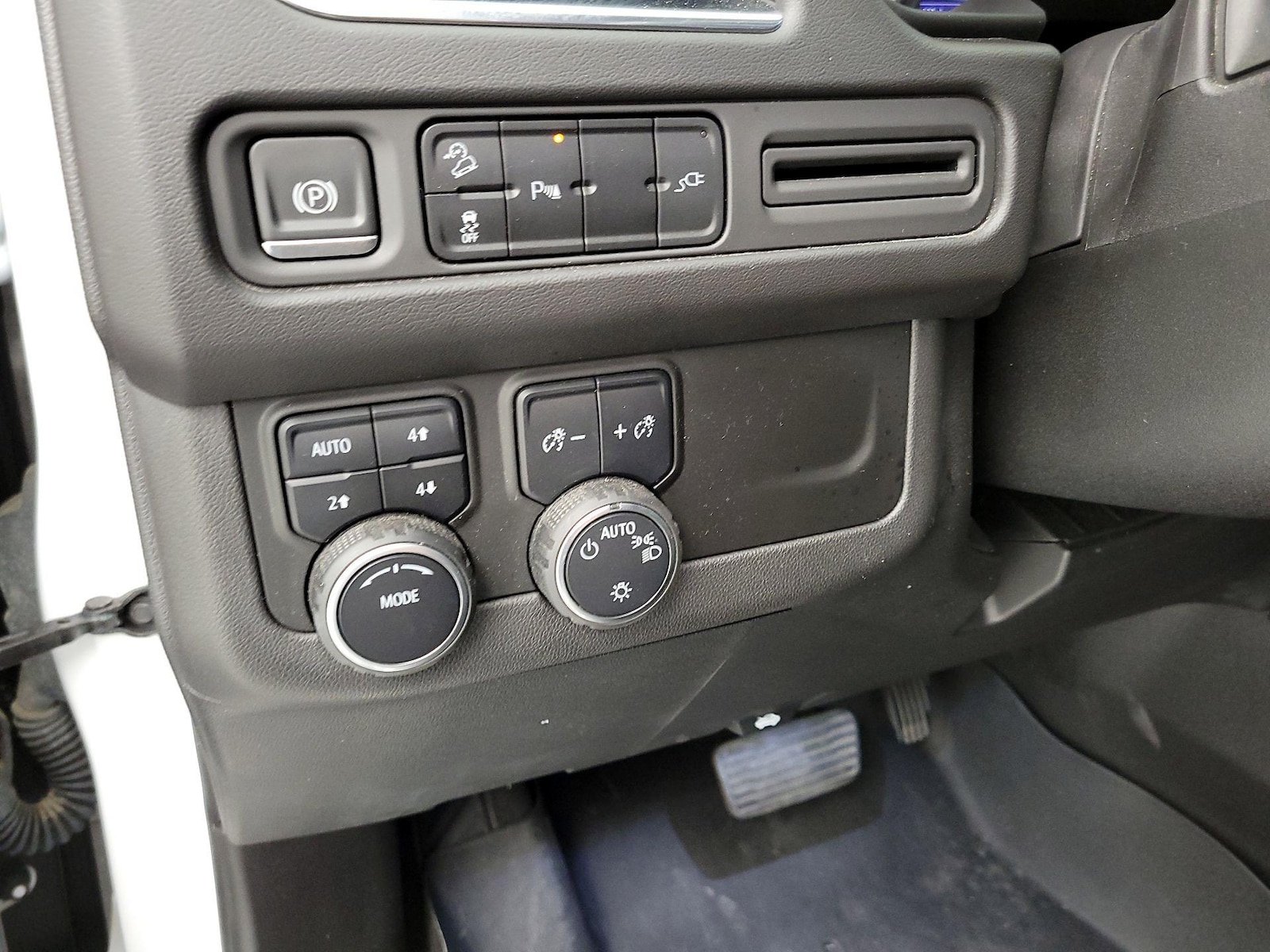 2021 Chevrolet Suburban Z71 - Photo 14