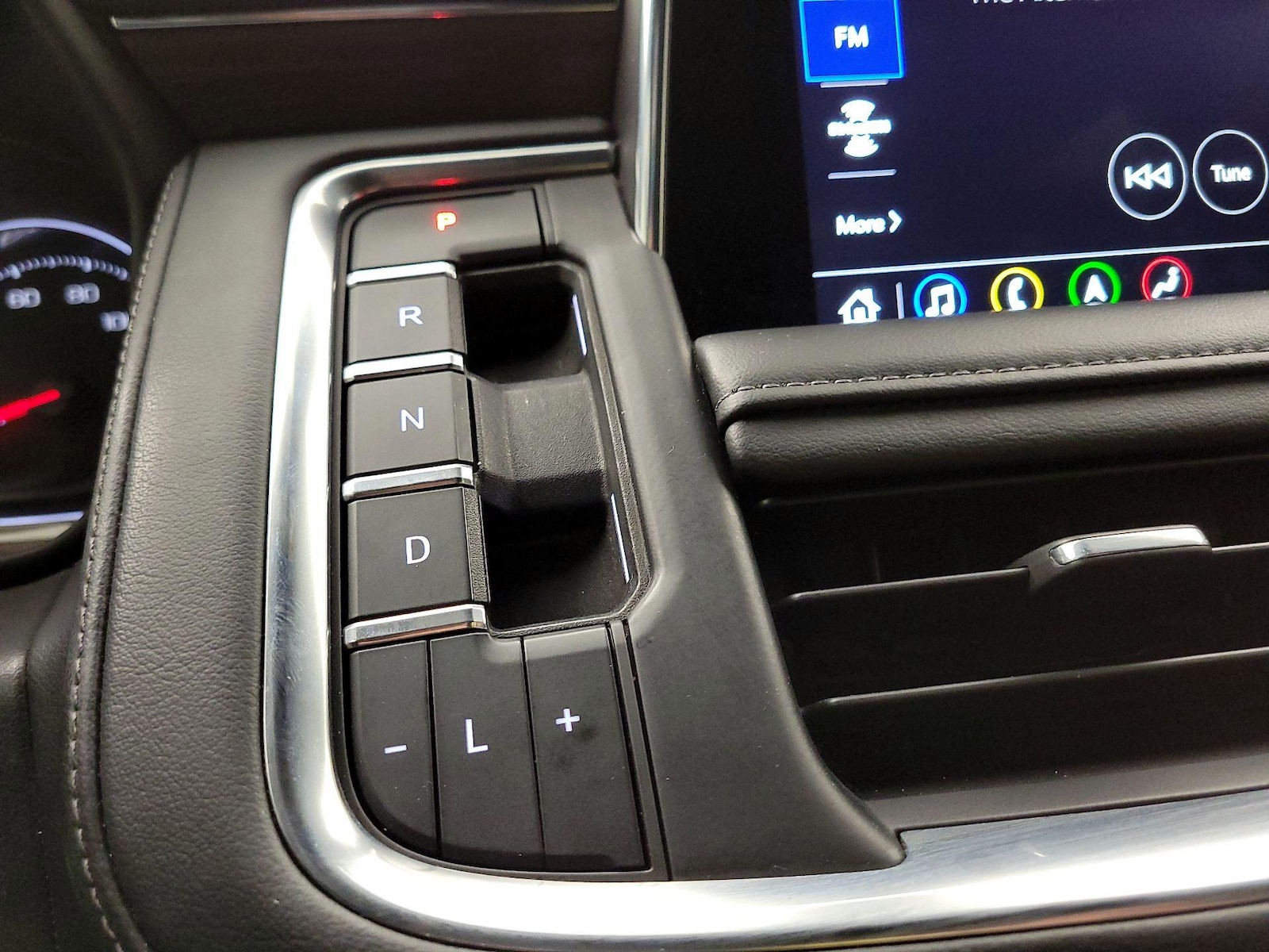 2021 Chevrolet Suburban Z71 - Photo 18