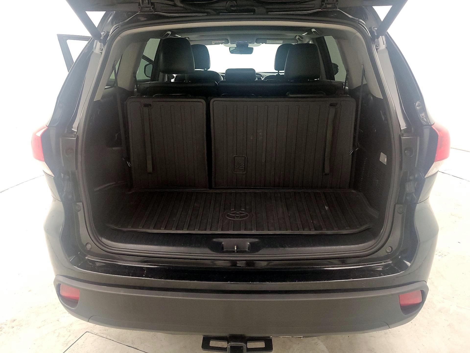 Thumbnail: 2018 Toyota Highlander - 18