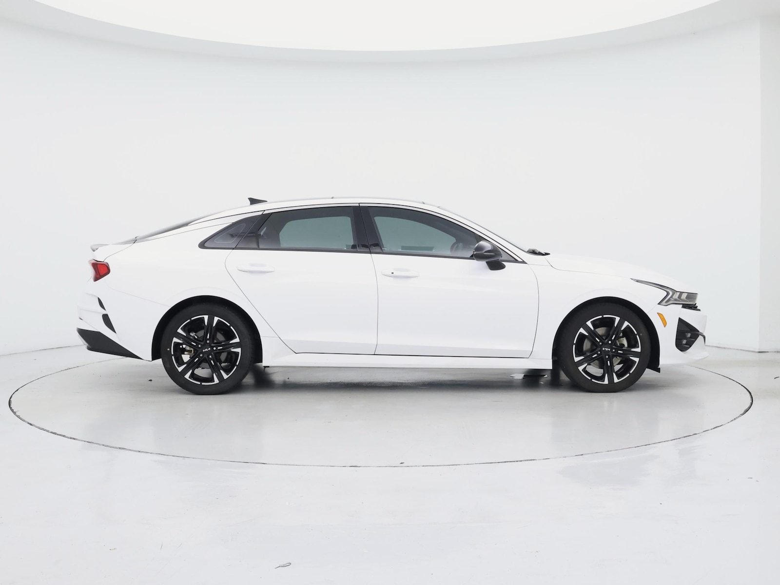 2023 Kia K5 8