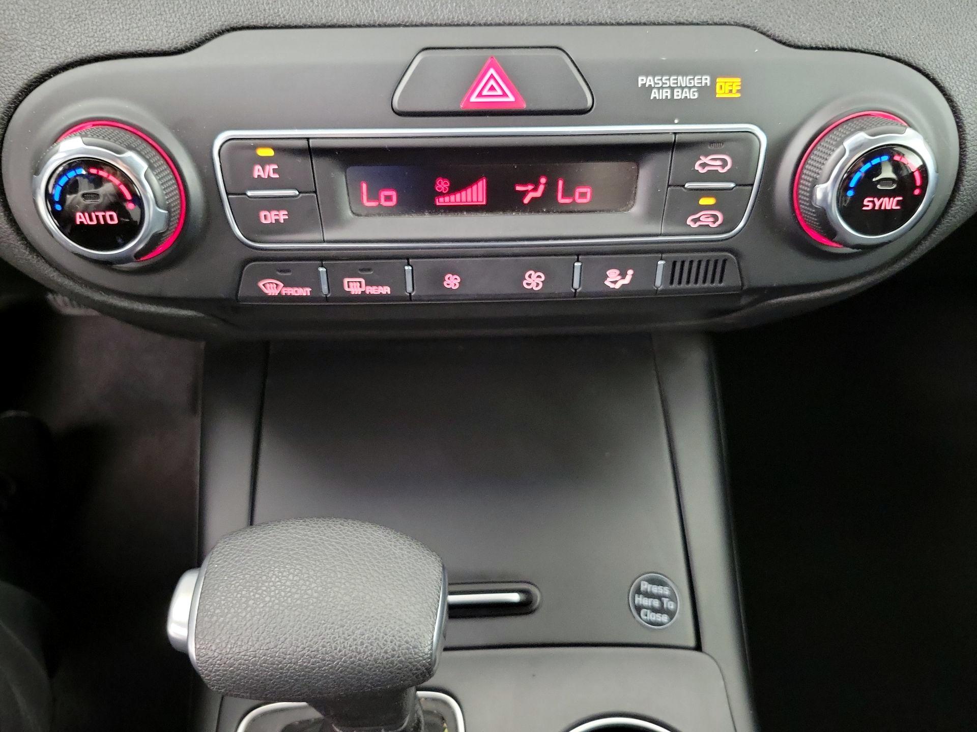 Thumbnail: 2019 Kia Sorento - 16