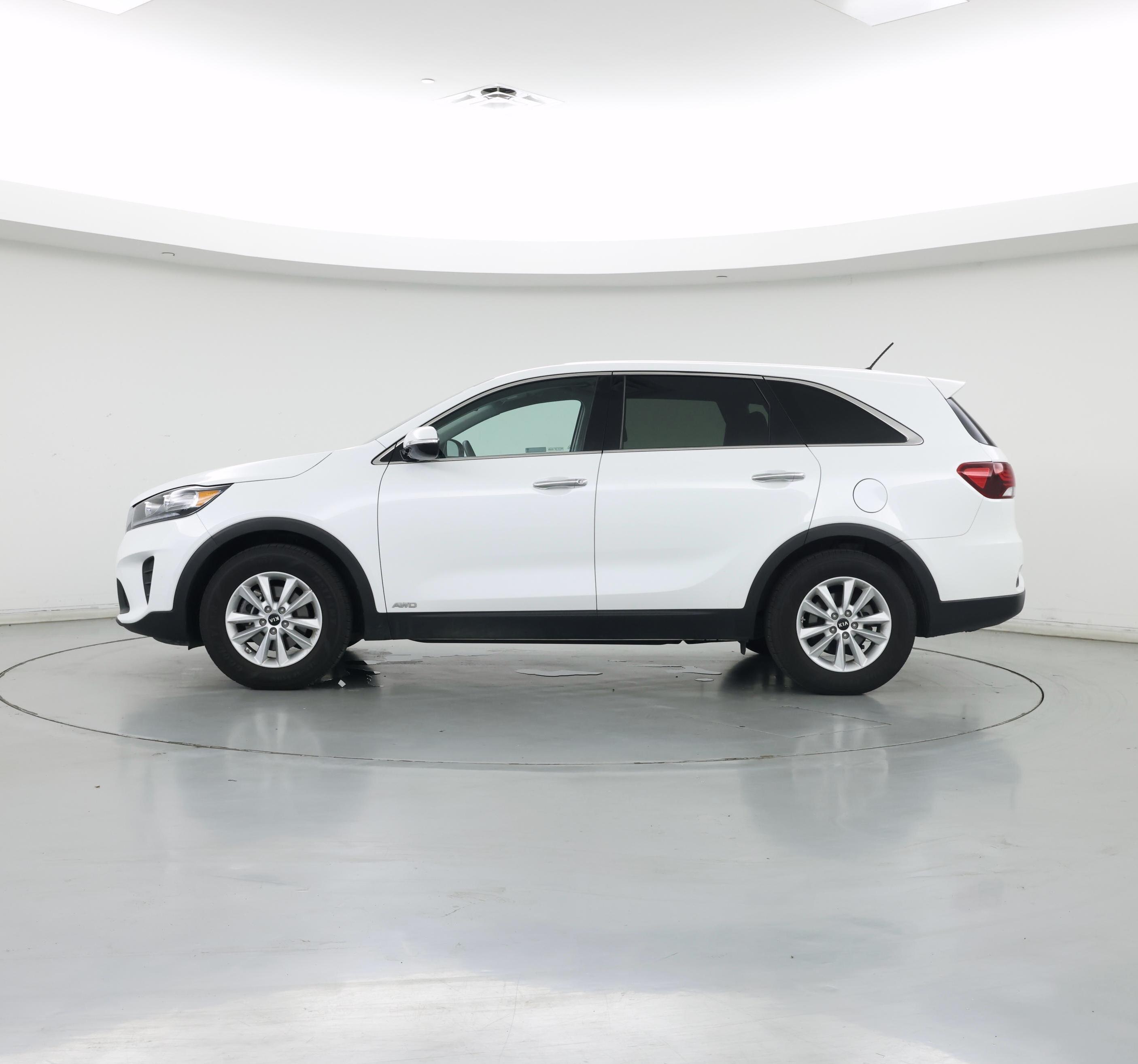 Thumbnail: 2019 Kia Sorento - 3